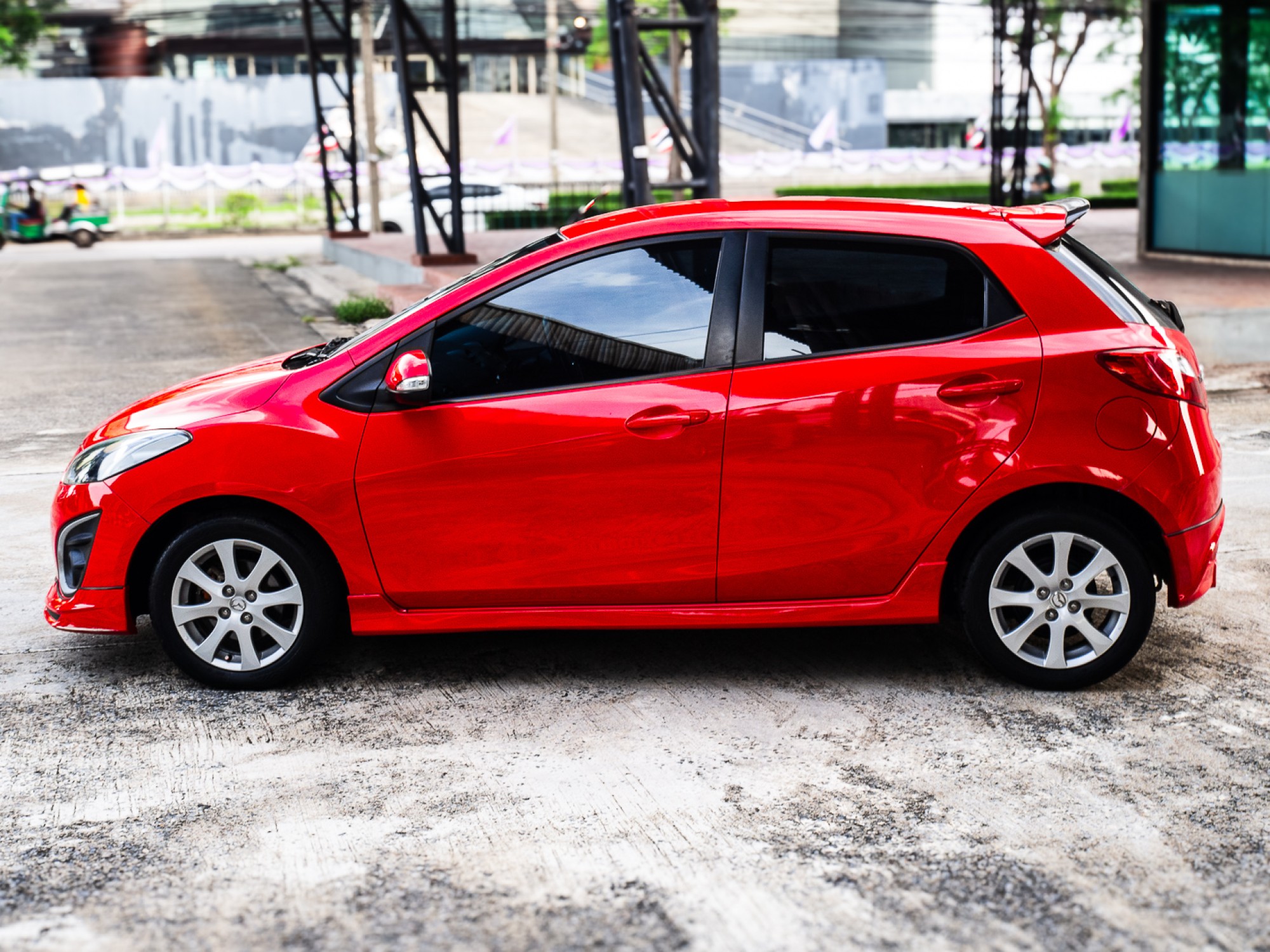 2014 Mazda 2 Sports (5 ประตู) สีแดง (รูปที่ 4)