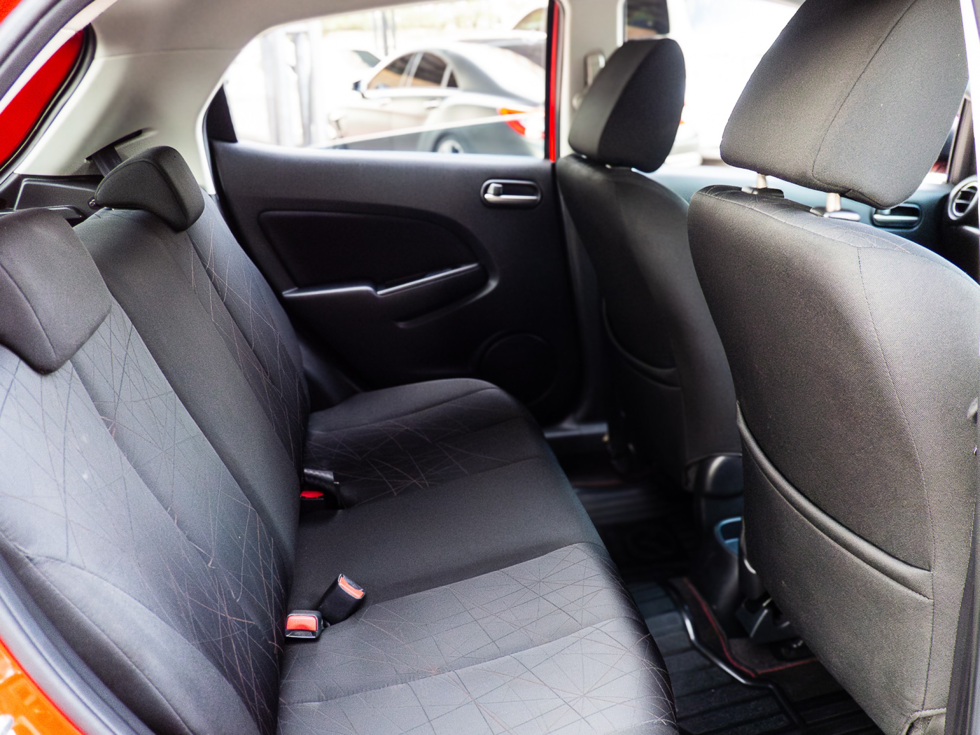 2014 Mazda 2 Sports (5 ประตู) สีแดง (รูปที่ 10)