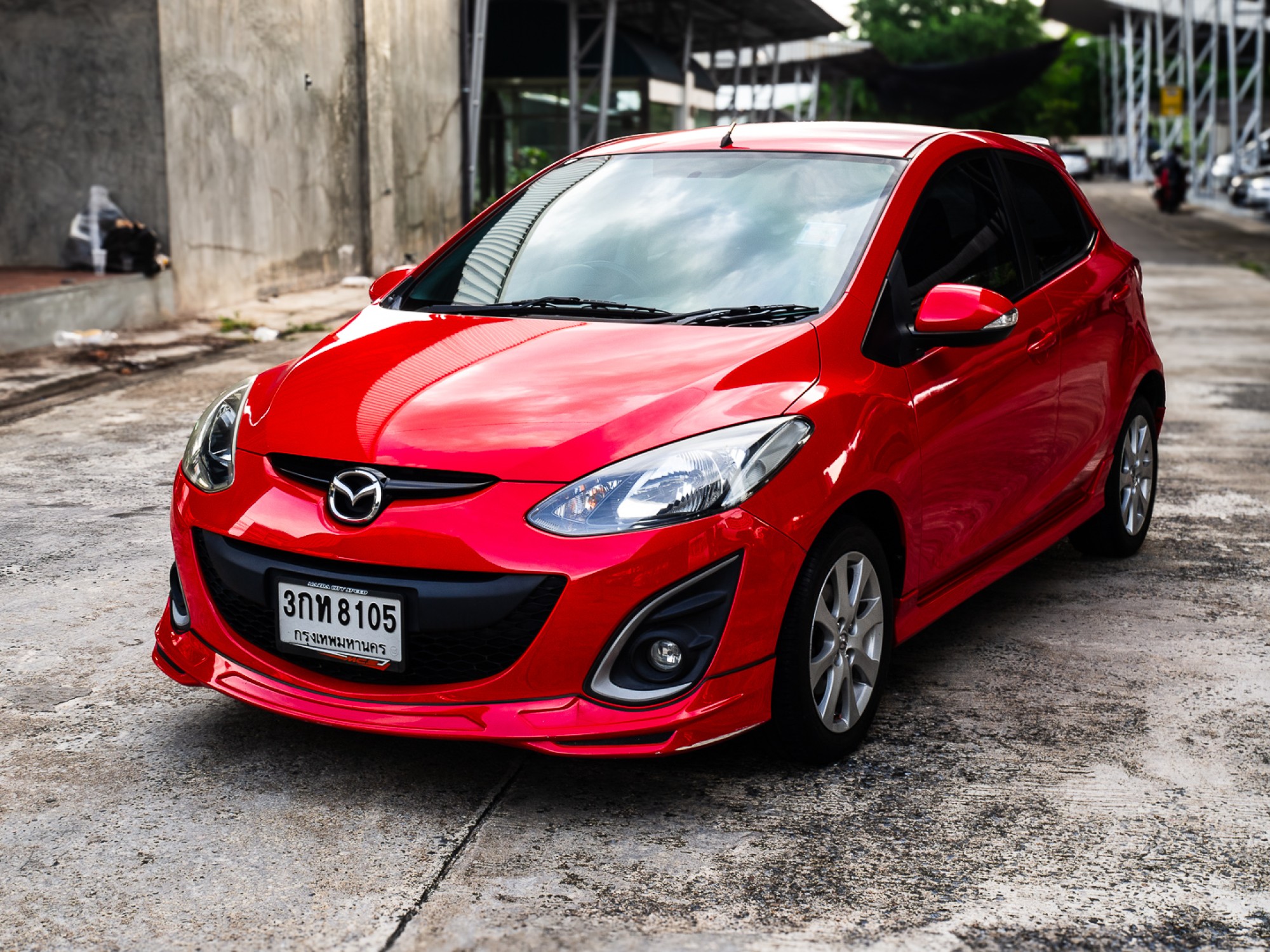 2014 Mazda 2 Sports (5 ประตู) สีแดง (รูปที่ 2)