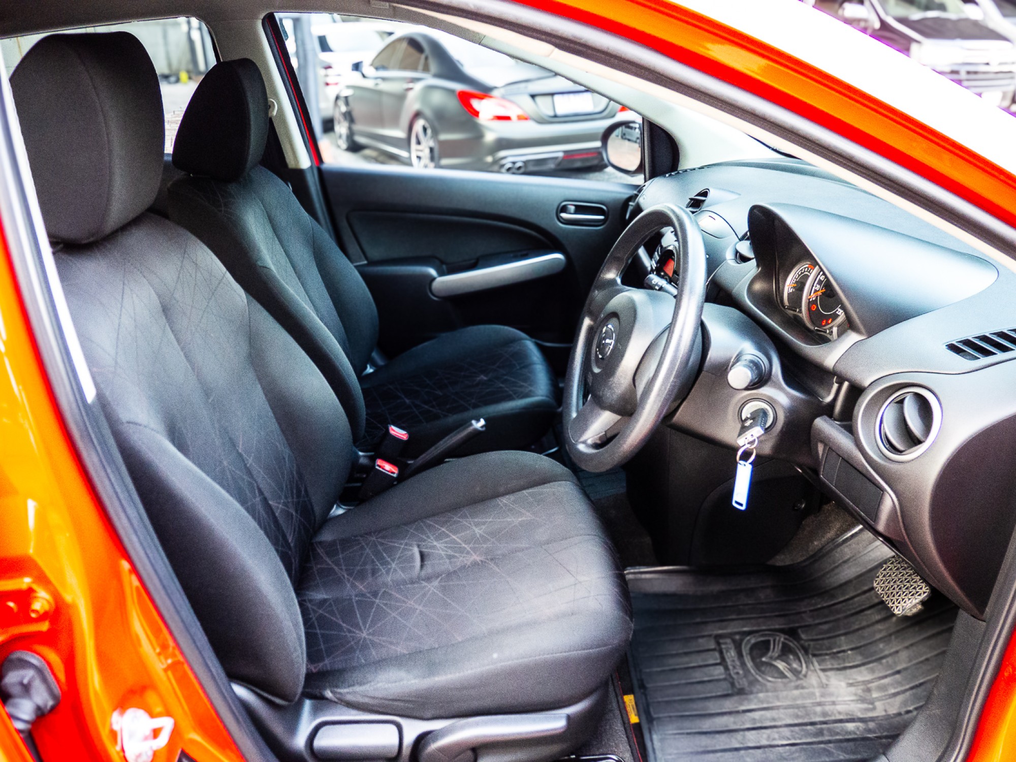 2014 Mazda 2 Sports (5 ประตู) สีแดง (รูปที่ 8)