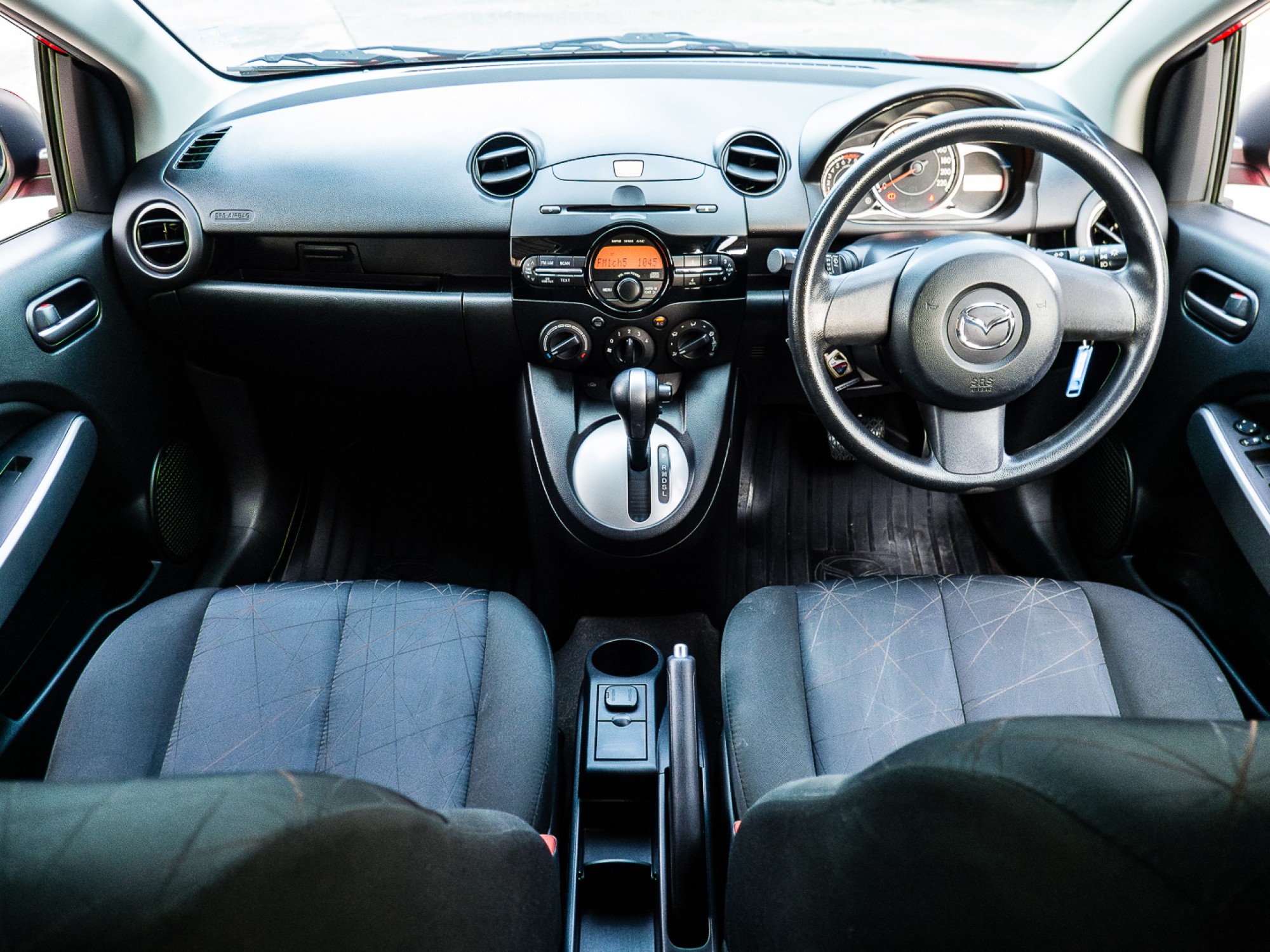 2014 Mazda 2 Sports (5 ประตู) สีแดง (รูปที่ 12)