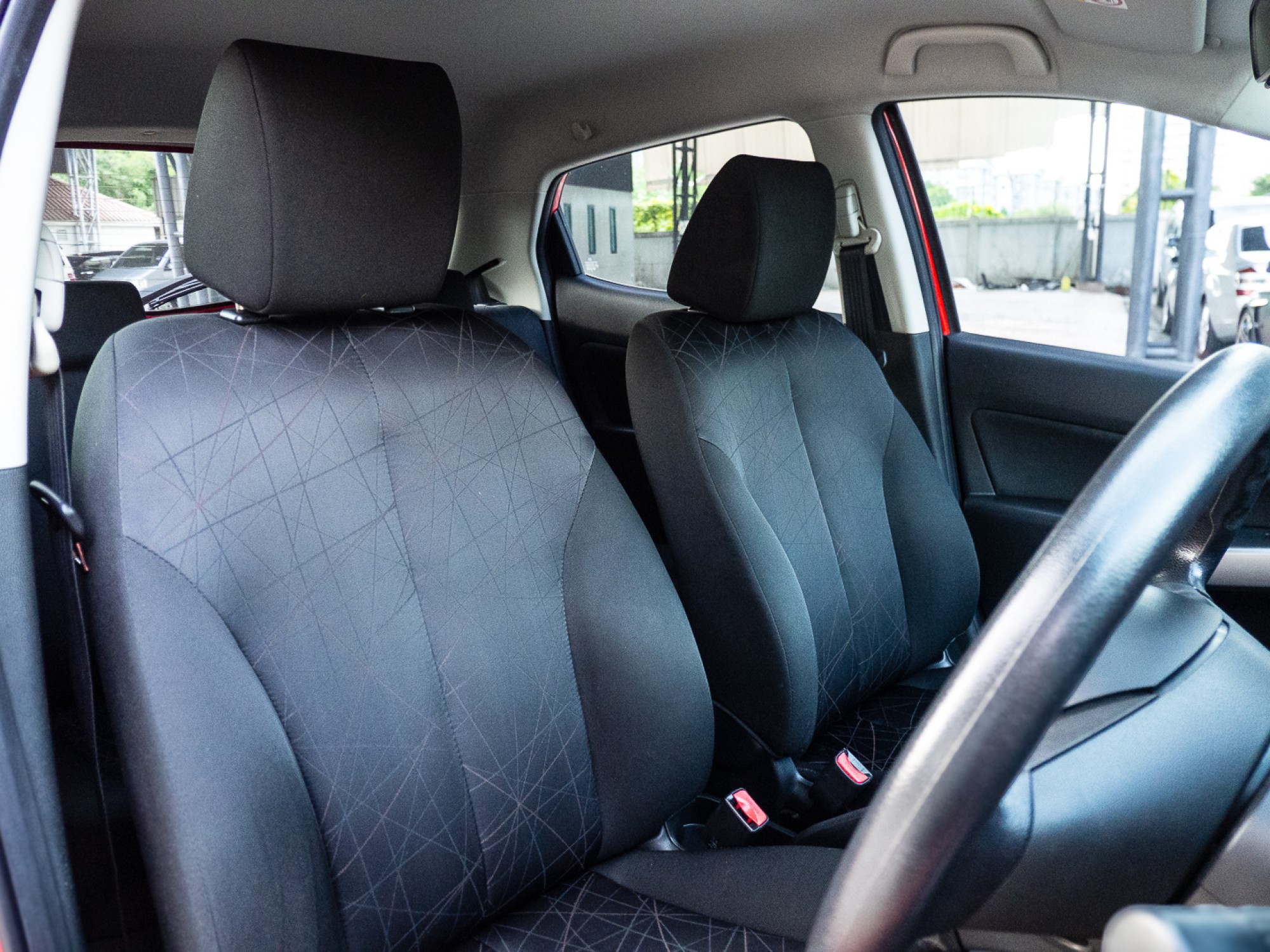 2014 Mazda 2 Sports (5 ประตู) สีแดง (รูปที่ 9)