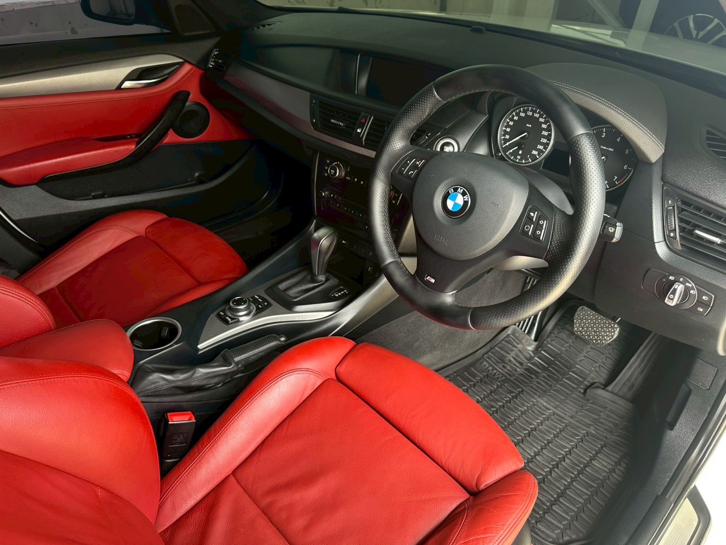 2016 BMW X1 E84 สีขาว (รูปที่ 10)