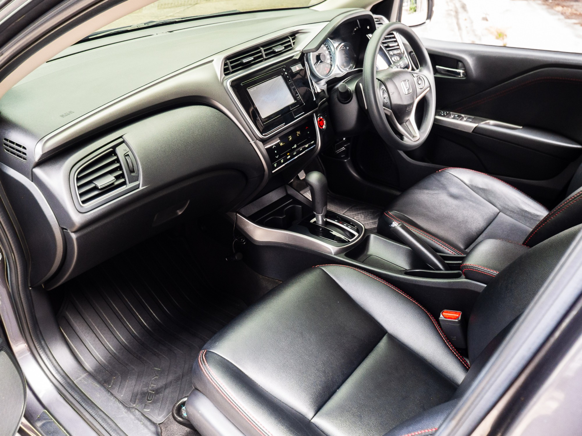 2018 Honda City สีเทา (รูปที่ 20)