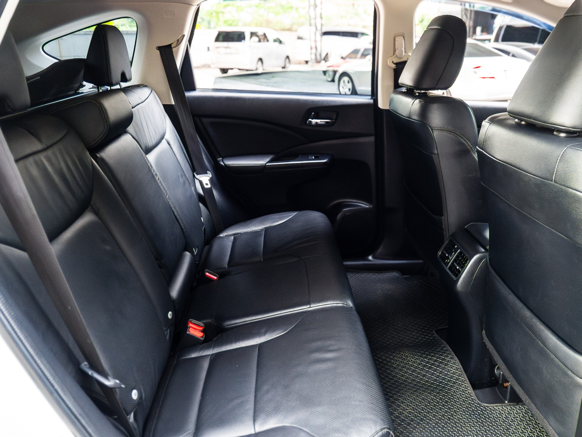 2016 Honda CR-V สีขาว (รูปที่ 9)