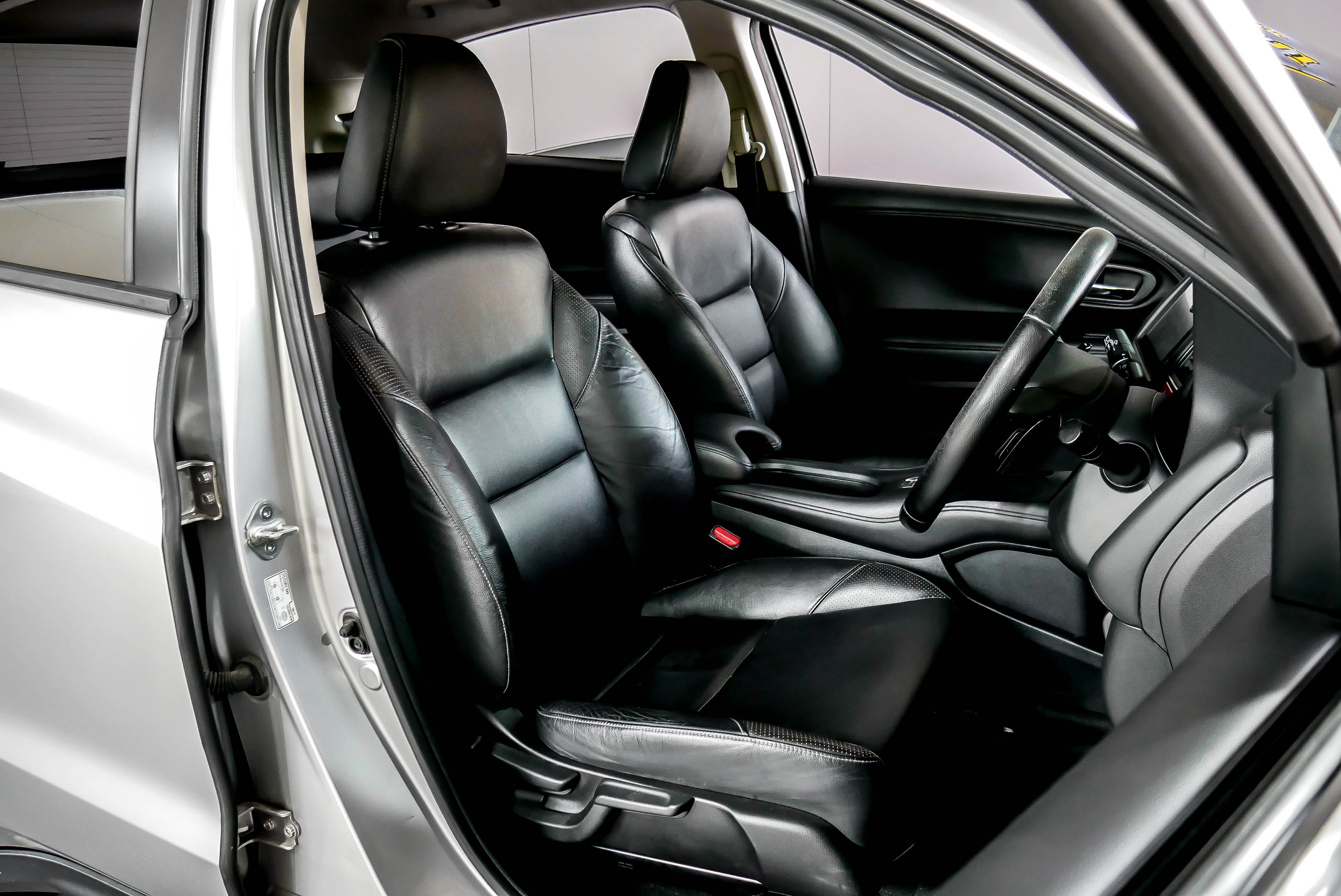 HONDA HR-V 1.8 E AT  ปี 2015 (รูปที่ 6)