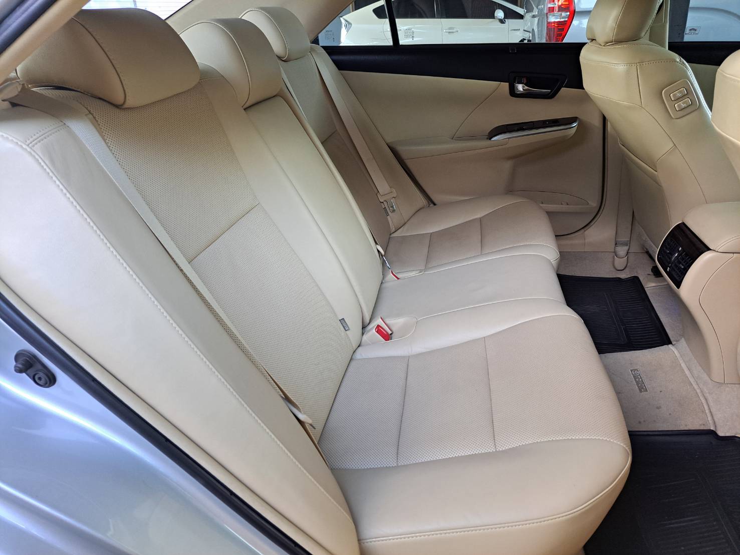 TOYOTA CAMRY 2.0G ปี2016 ไมล์น้อย85,000 KM.มือเดียว ประวัติดีเข้าTOYOTAตลอด (รูปที่ 10)