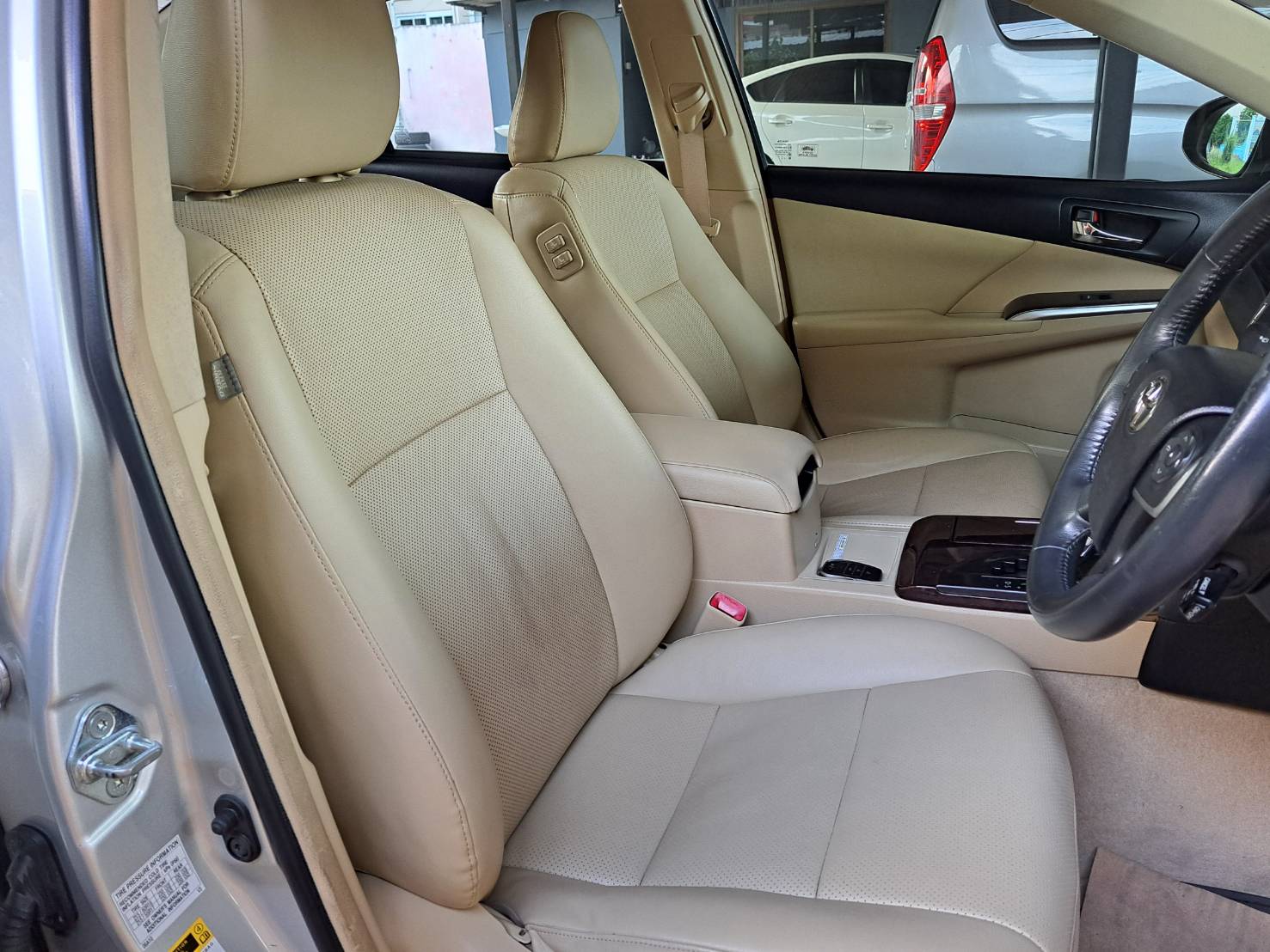 TOYOTA CAMRY 2.0G ปี2016 ไมล์น้อย85,000 KM.มือเดียว ประวัติดีเข้าTOYOTAตลอด (รูปที่ 11)