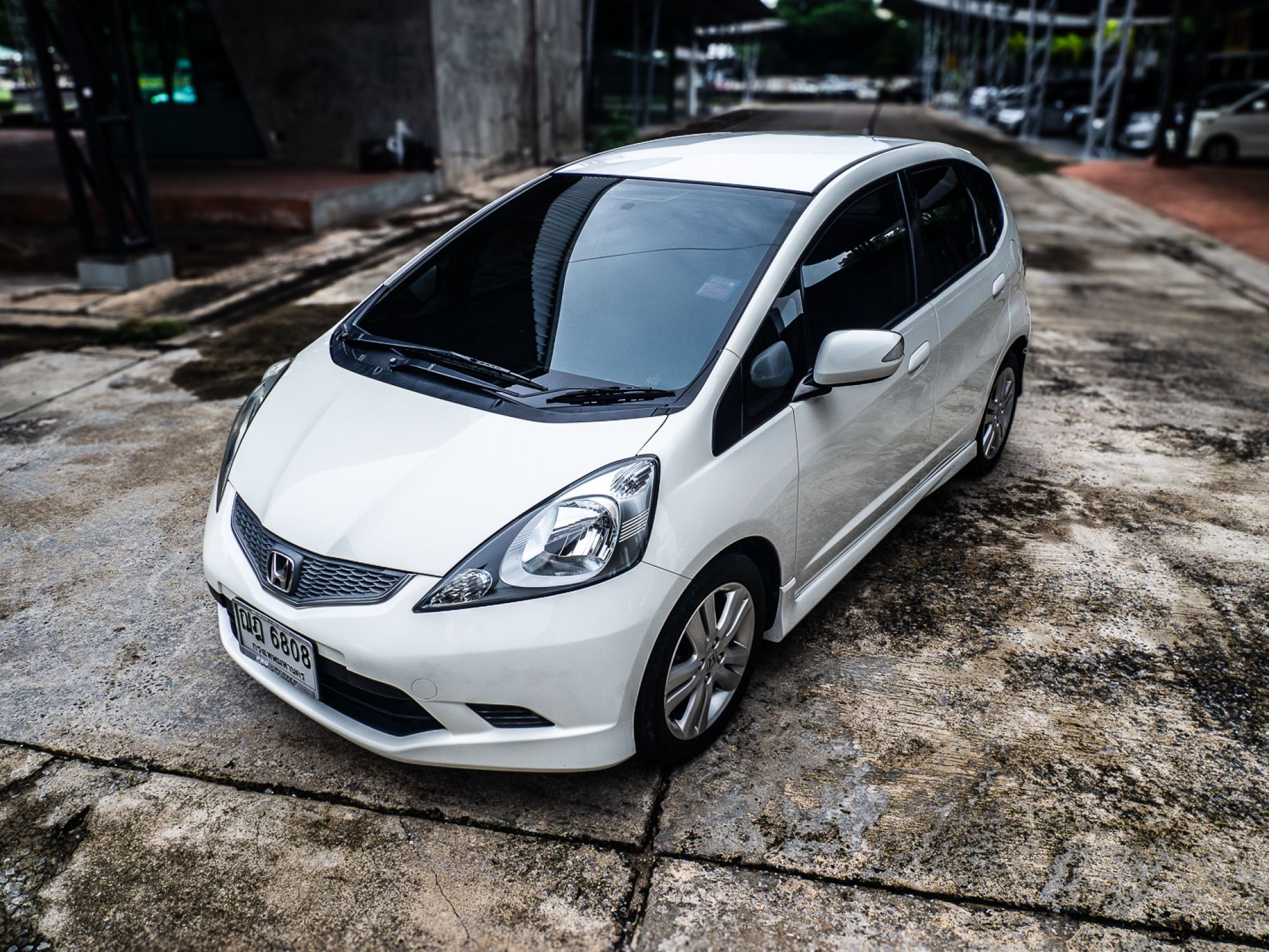 2008 Honda Jazz GE สีขาว (รูปที่ 16)