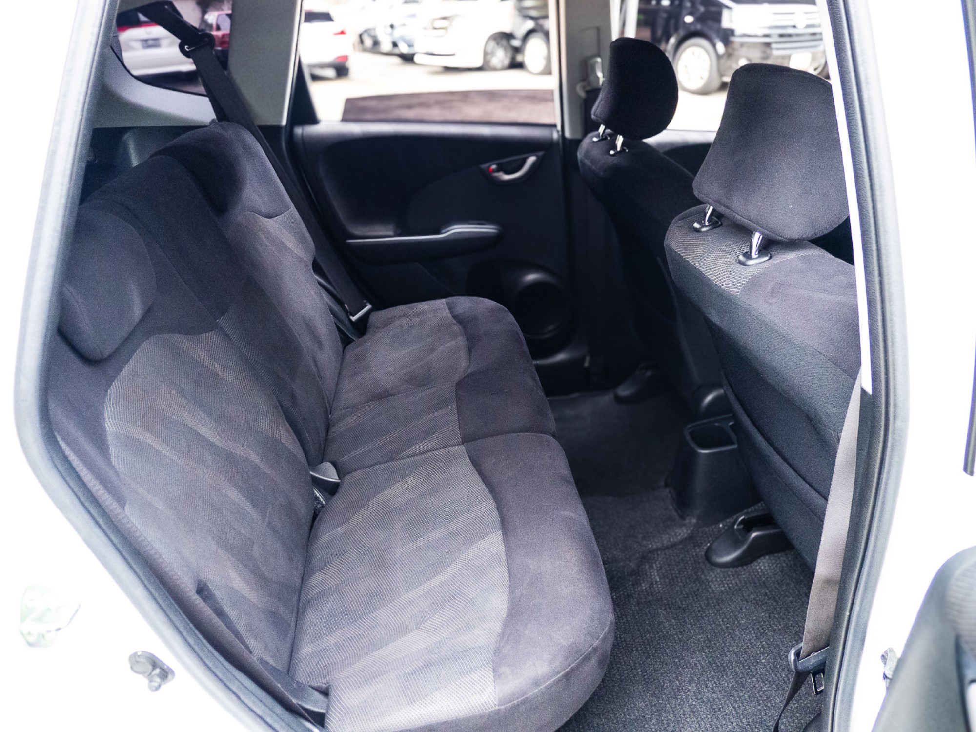 2008 Honda Jazz GE สีขาว (รูปที่ 11)