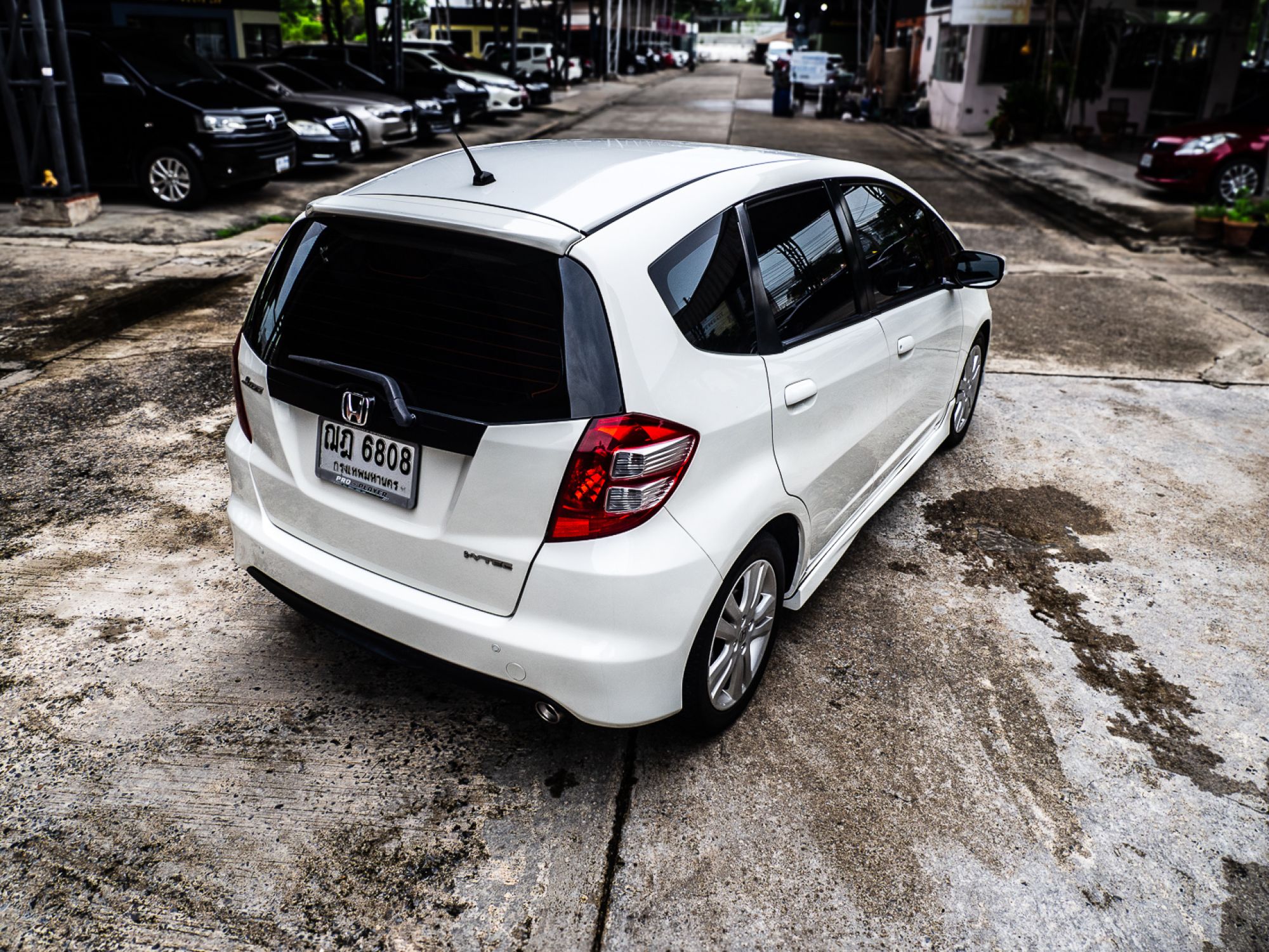 2008 Honda Jazz GE สีขาว (รูปที่ 17)