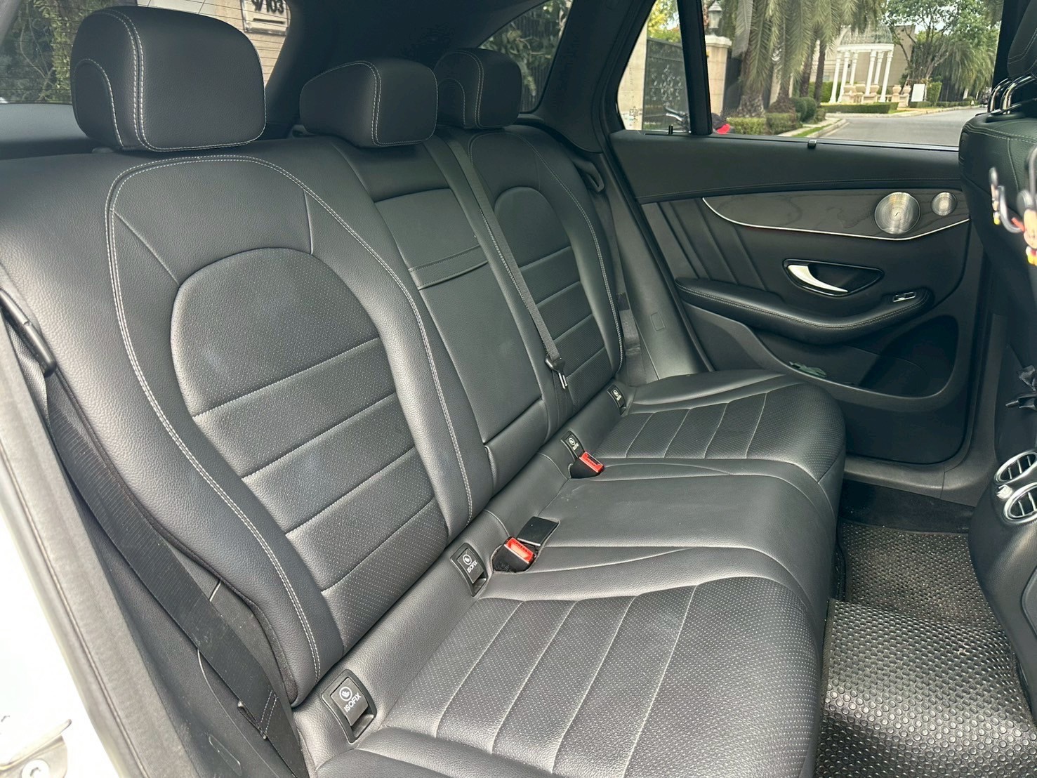 2019 Mercedes-Benz GLC-Class GLC 250 d สีขาว (รูปที่ 11)