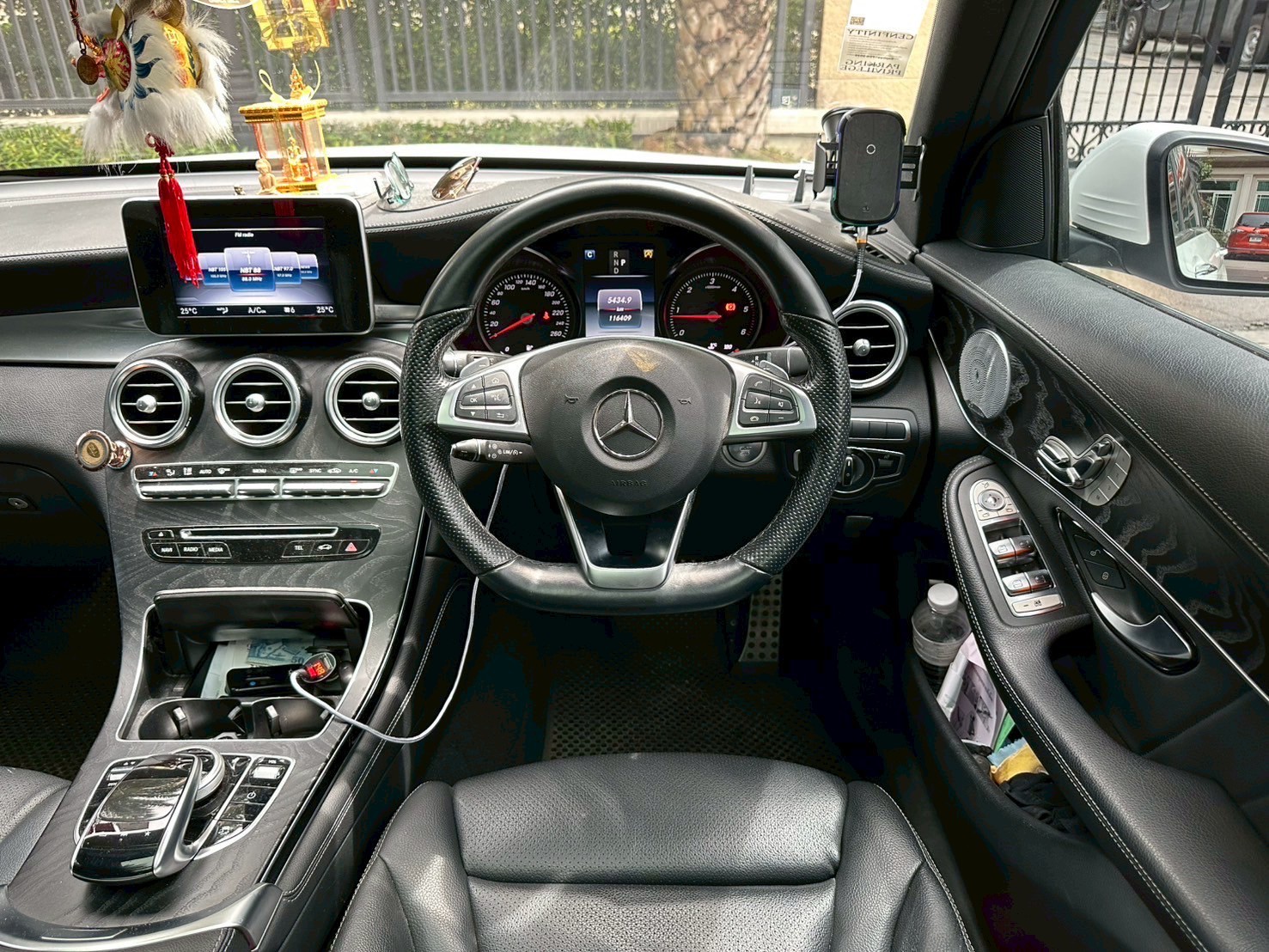 2019 Mercedes-Benz GLC-Class GLC 250 d สีขาว (รูปที่ 9)