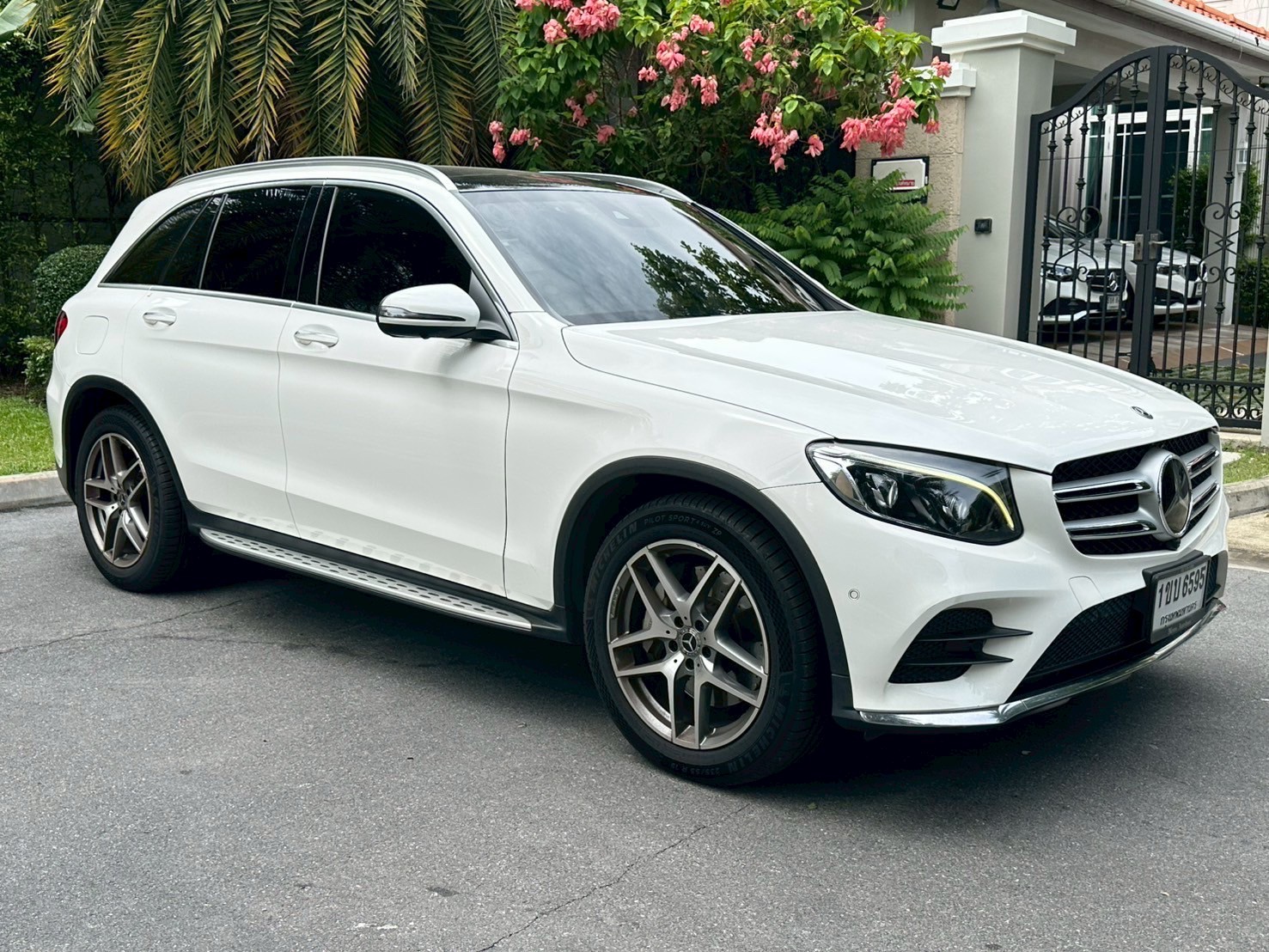 2019 Mercedes-Benz GLC-Class GLC 250 d สีขาว (รูปที่ 2)