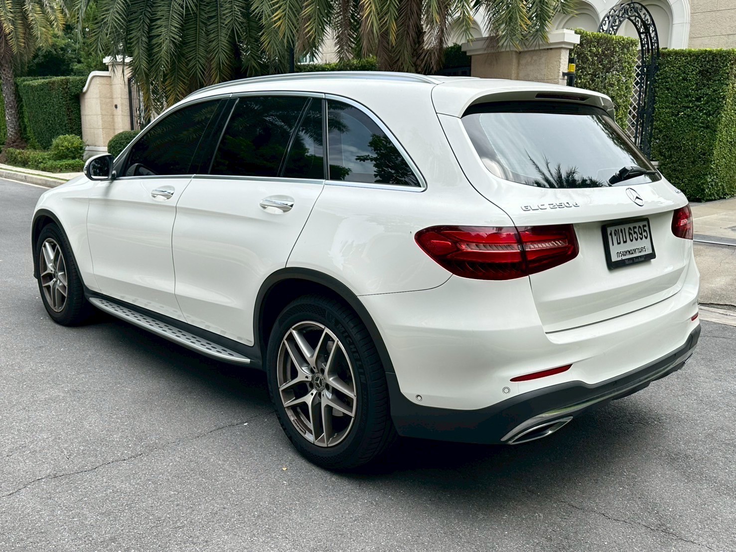2019 Mercedes-Benz GLC-Class GLC 250 d สีขาว (รูปที่ 5)
