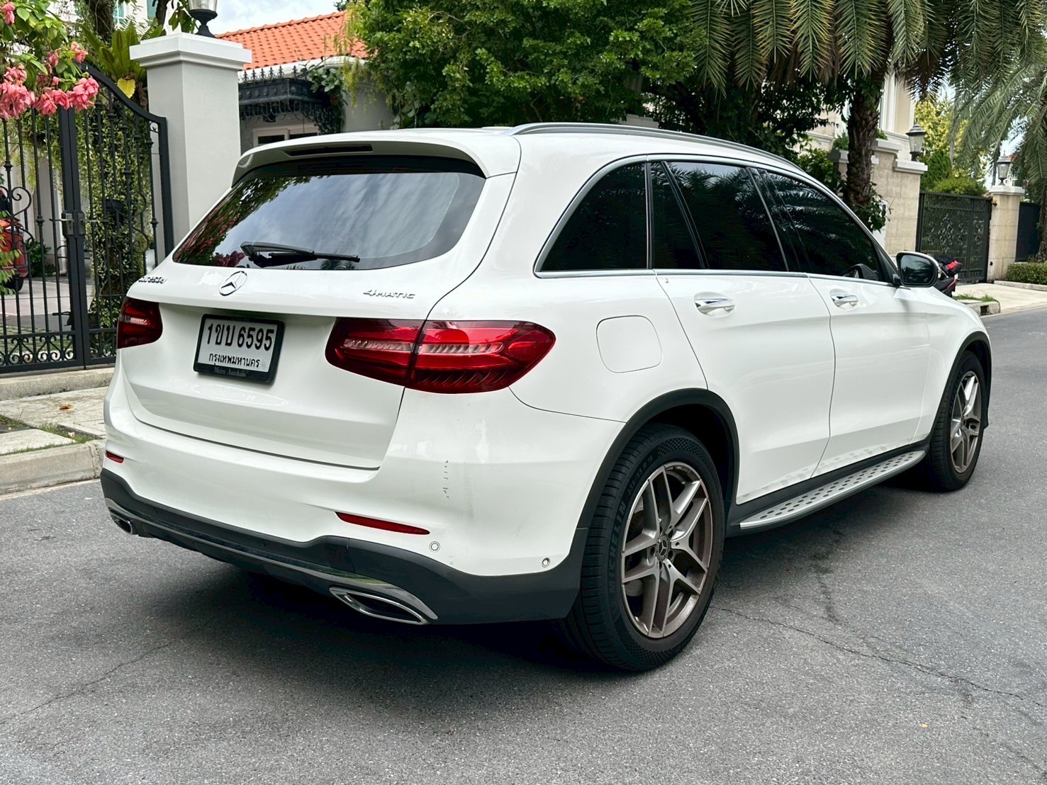 2019 Mercedes-Benz GLC-Class GLC 250 d สีขาว (รูปที่ 4)
