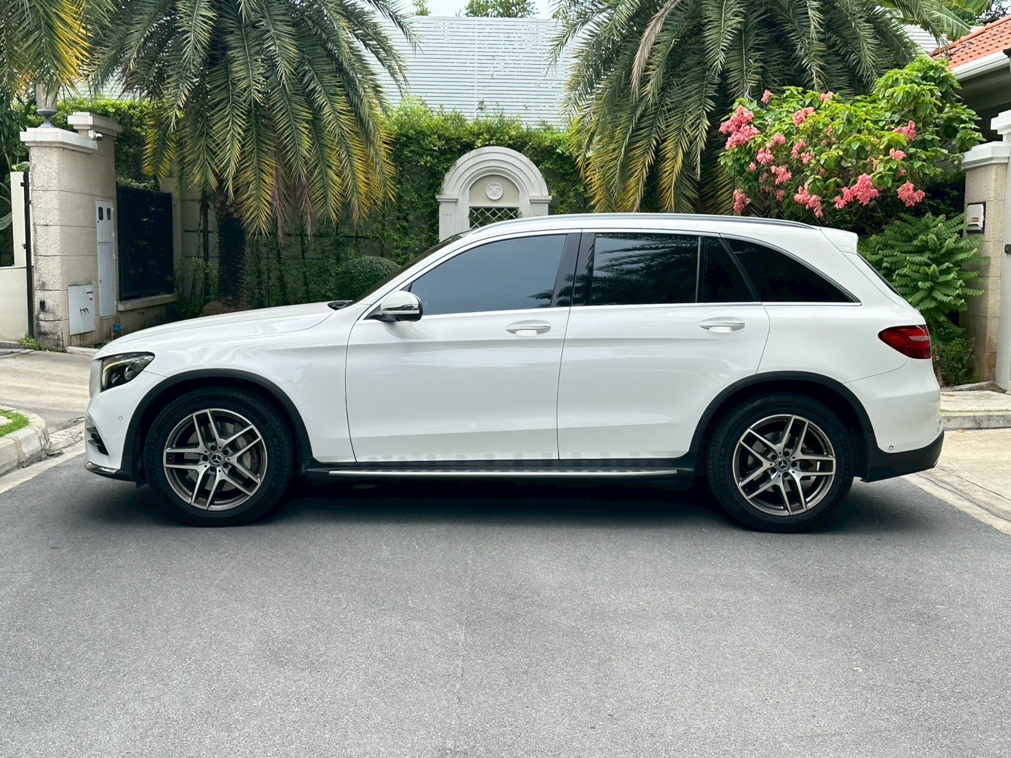 2019 Mercedes-Benz GLC-Class GLC 250 d สีขาว (รูปที่ 19)