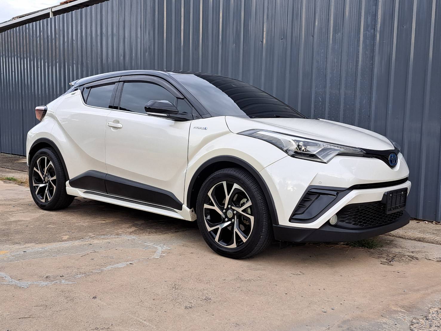 TOYOTA CHR 1.8 HV HI ท็อปสุด HYBRID ไมล์น้อย89,000 มือเดียว (รูปที่ 3)