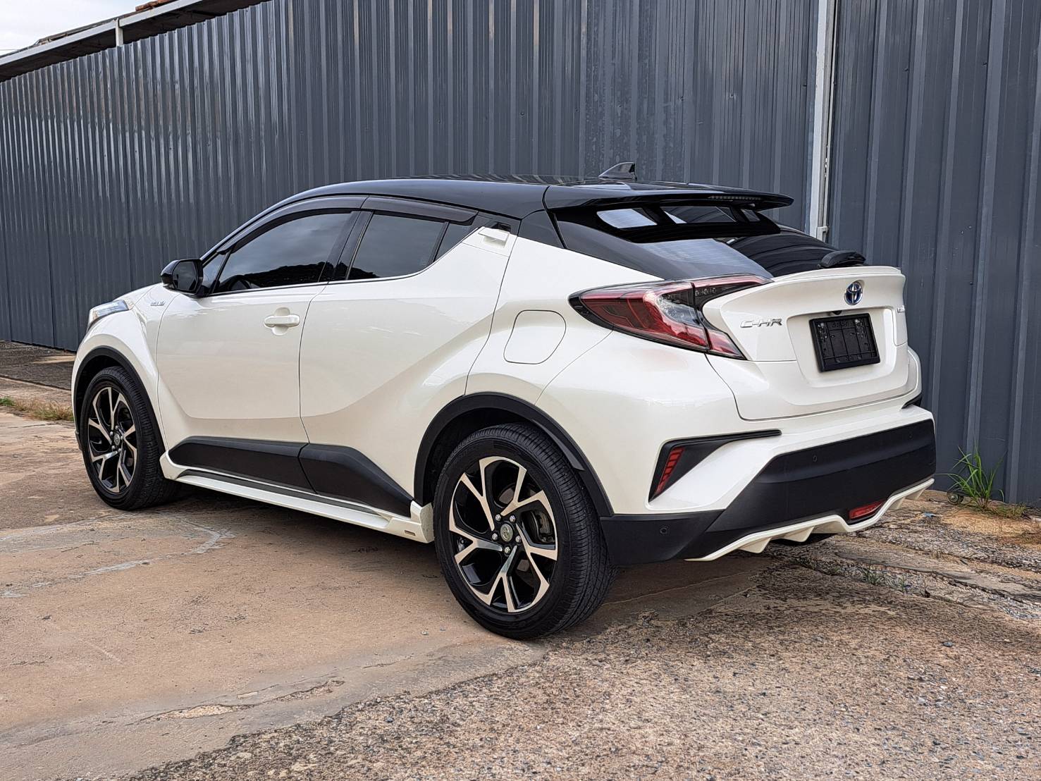 TOYOTA CHR 1.8 HV HI ท็อปสุด HYBRID ไมล์น้อย89,000 มือเดียว (รูปที่ 2)