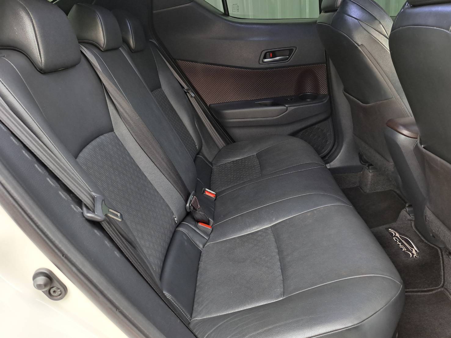 TOYOTA CHR 1.8 HV HI ท็อปสุด HYBRID ไมล์น้อย89,000 มือเดียว (รูปที่ 10)
