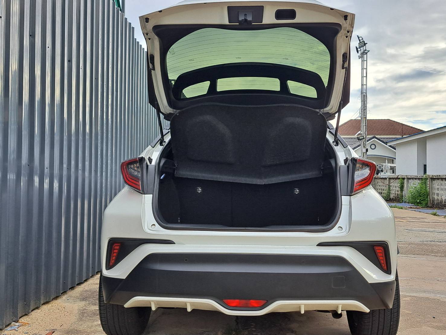 TOYOTA CHR 1.8 HV HI ท็อปสุด HYBRID ไมล์น้อย89,000 มือเดียว (รูปที่ 14)