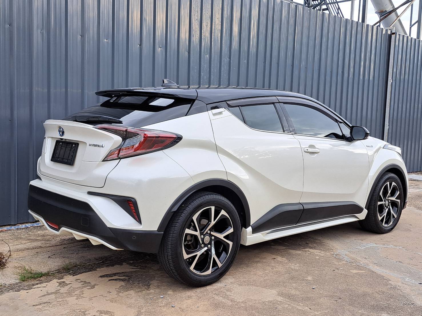 TOYOTA CHR 1.8 HV HI ท็อปสุด HYBRID ไมล์น้อย89,000 มือเดียว (รูปที่ 4)
