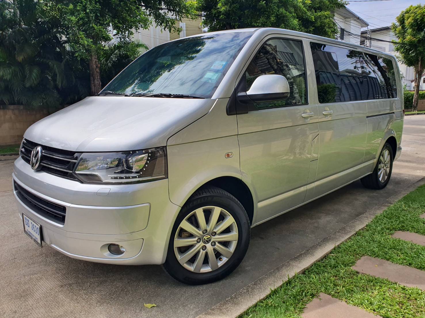 Volkswagen Caravelle 2.0 T5 ปี 2012 สีบรอนซ์เงิน มือ1 รถศูนย์ (รูปที่ 2)
