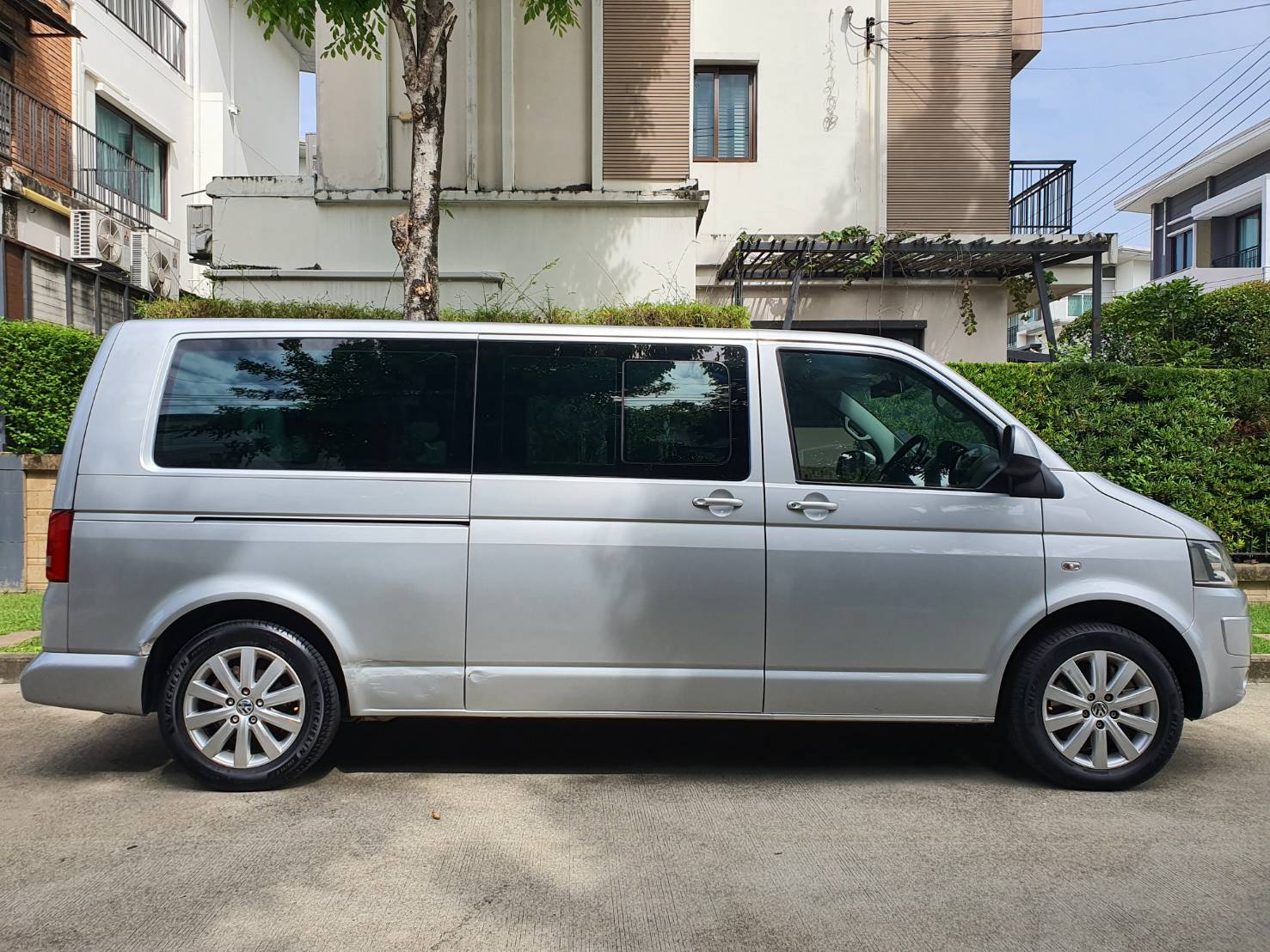 Volkswagen Caravelle 2.0 T5 ปี 2012 สีบรอนซ์เงิน มือ1 รถศูนย์ (รูปที่ 5)