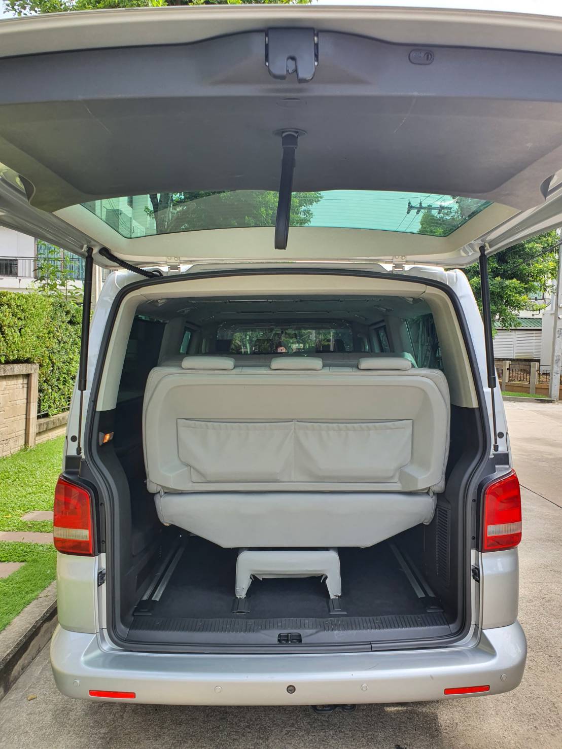 Volkswagen Caravelle 2.0 T5 ปี 2012 สีบรอนซ์เงิน มือ1 รถศูนย์ (รูปที่ 12)