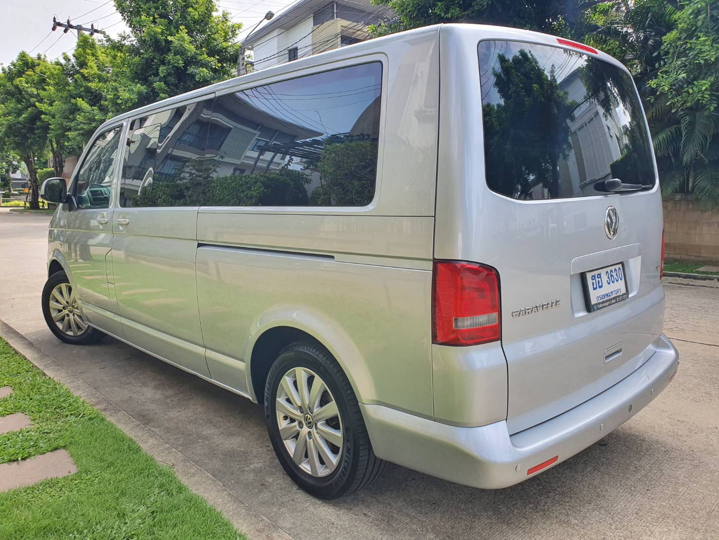 Volkswagen Caravelle 2.0 T5 ปี 2012 สีบรอนซ์เงิน มือ1 รถศูนย์ (รูปที่ 4)