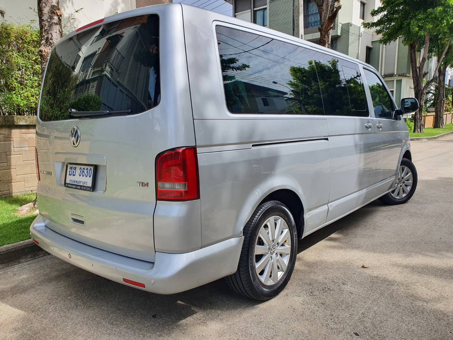 Volkswagen Caravelle 2.0 T5 ปี 2012 สีบรอนซ์เงิน มือ1 รถศูนย์ (รูปที่ 3)