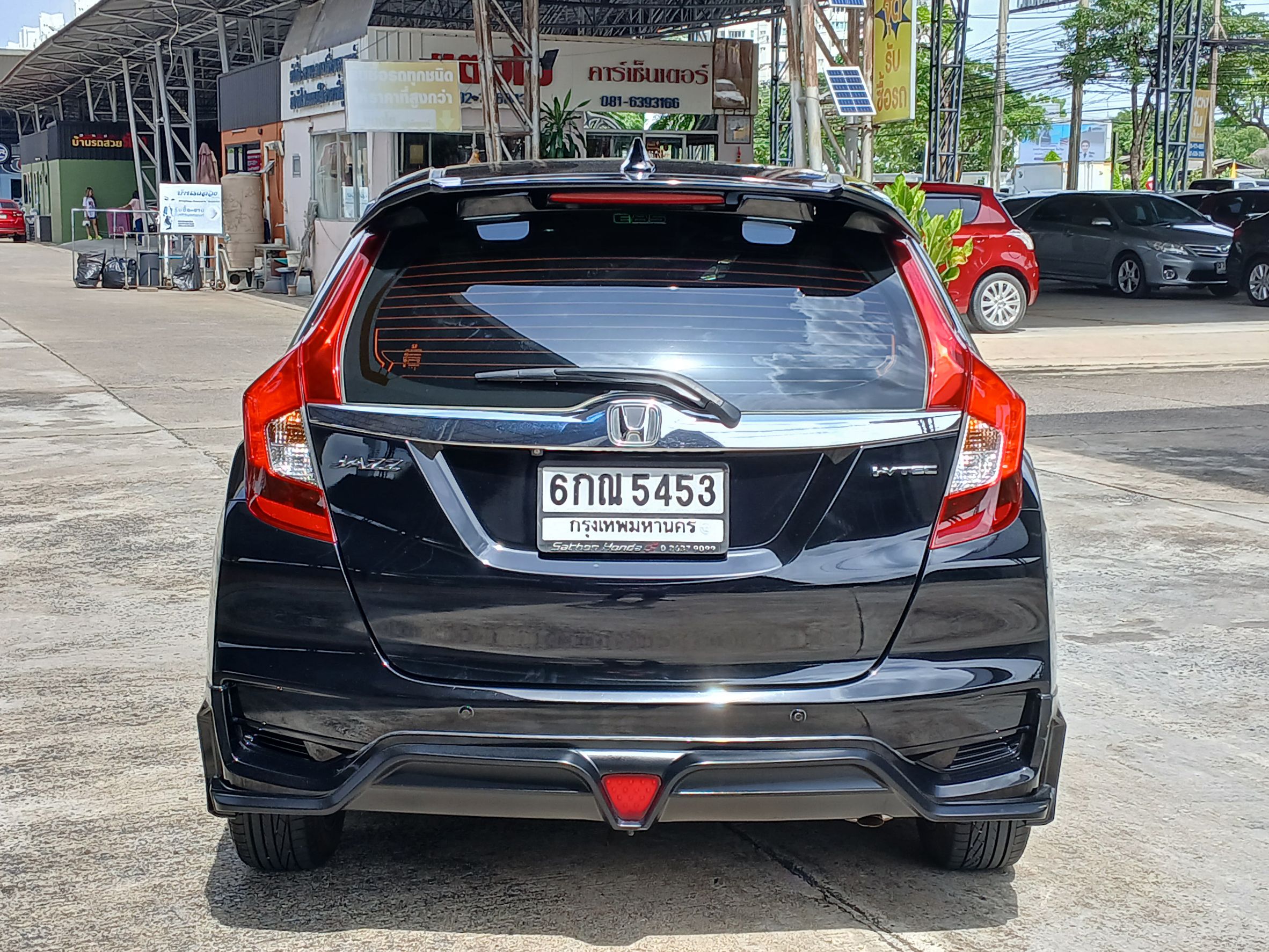 2017 Honda Jazz GK สีดำ (รูปที่ 6)
