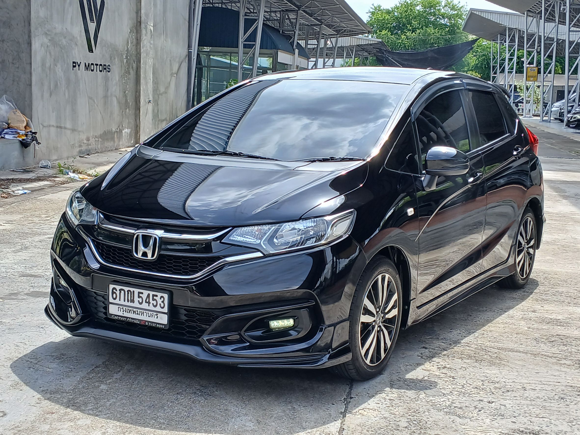 2017 Honda Jazz GK สีดำ (รูปที่ 3)