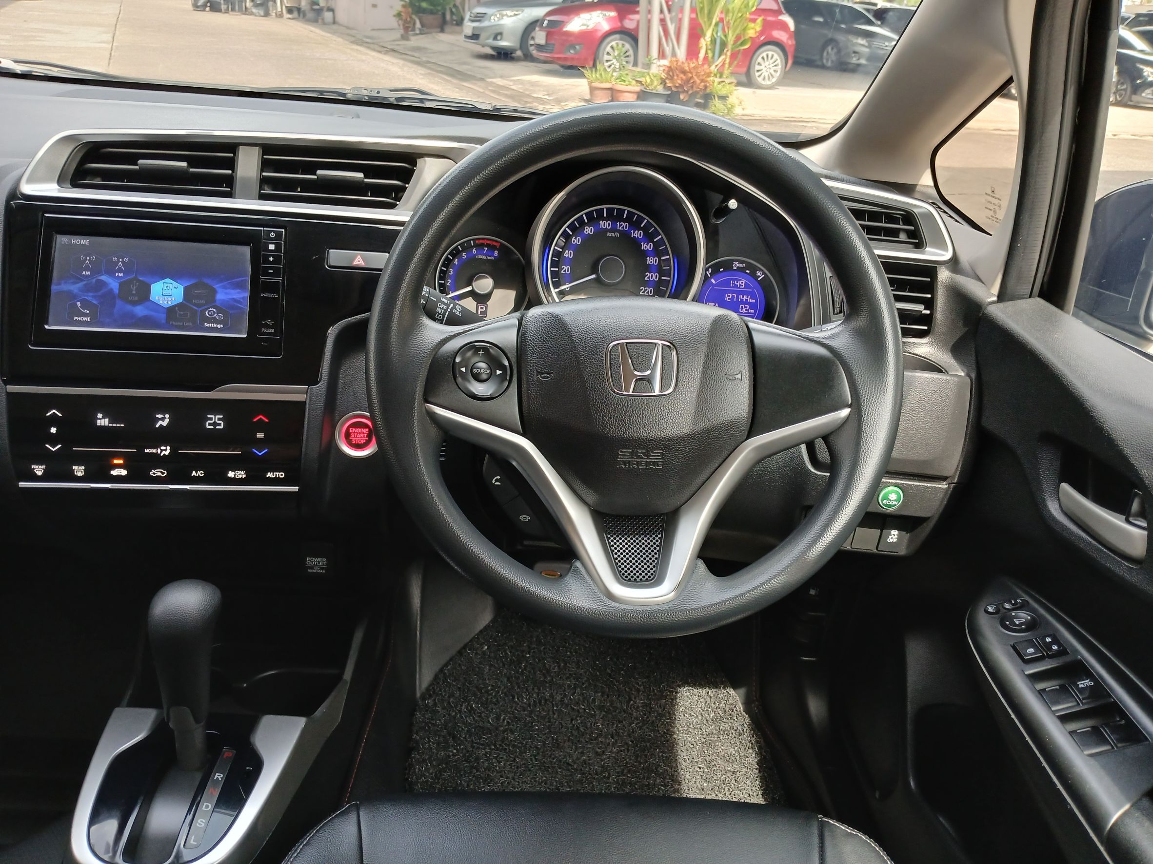 2017 Honda Jazz GK สีดำ (รูปที่ 12)