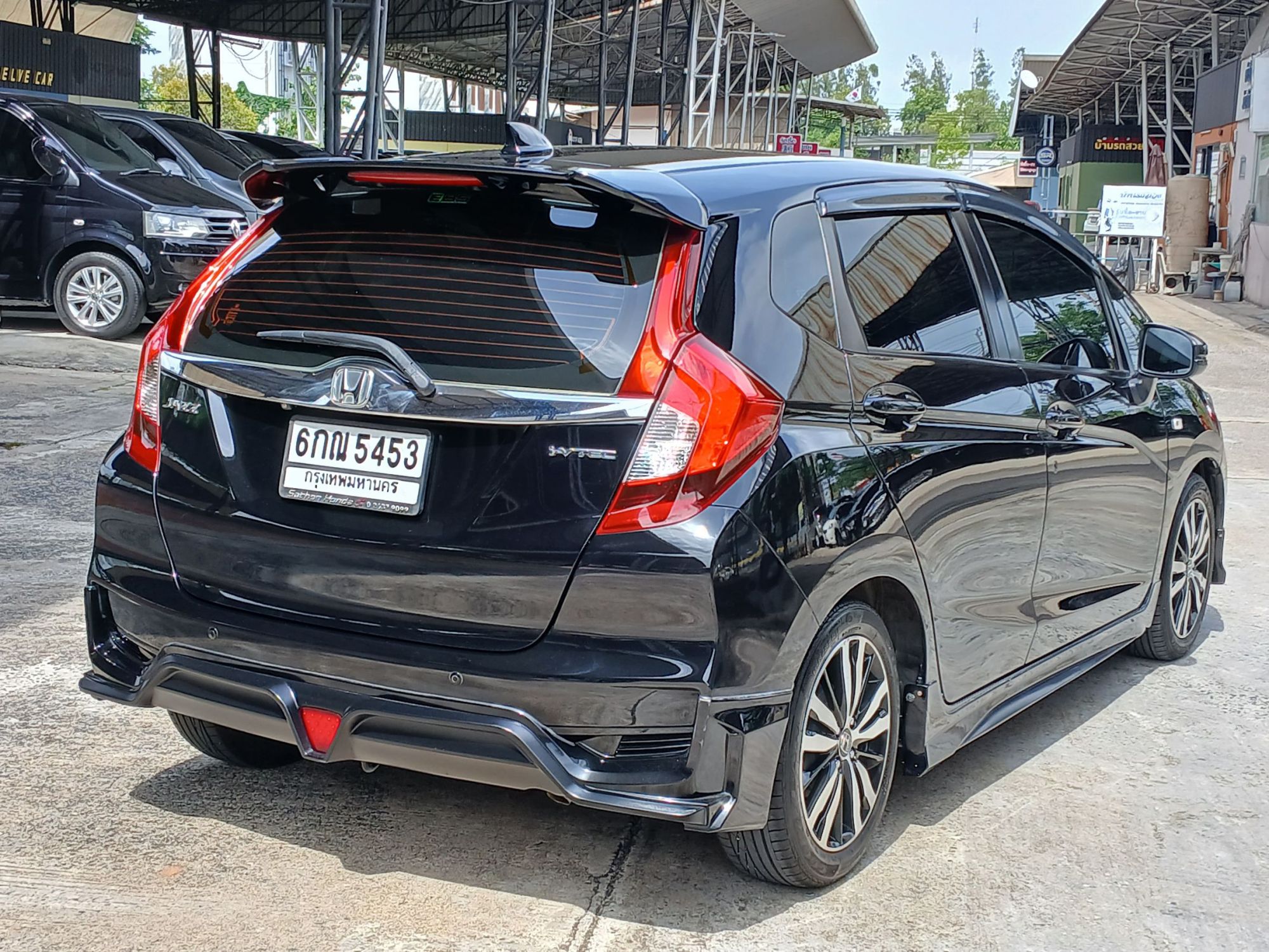 2017 Honda Jazz GK สีดำ (รูปที่ 7)