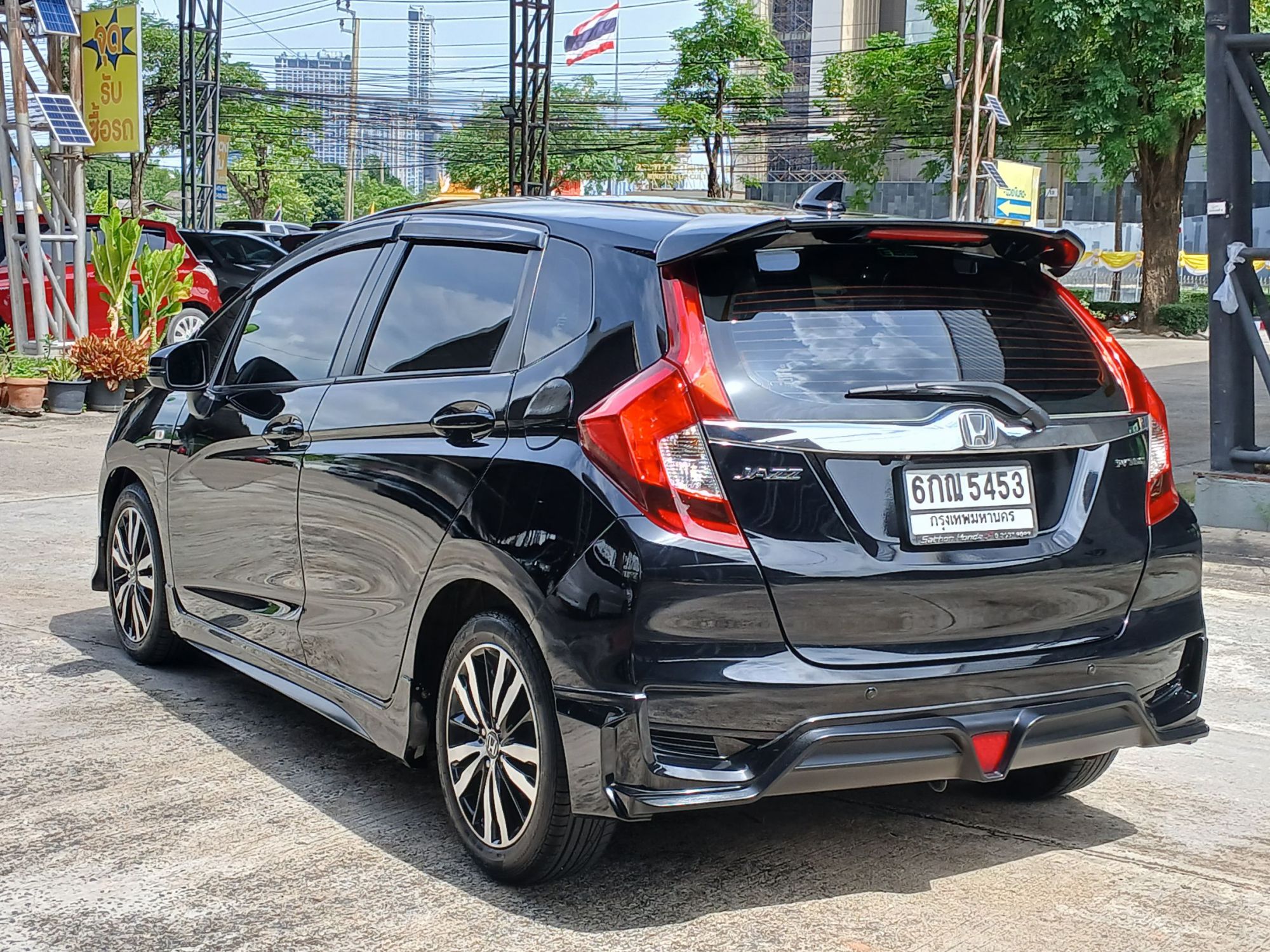2017 Honda Jazz GK สีดำ (รูปที่ 5)
