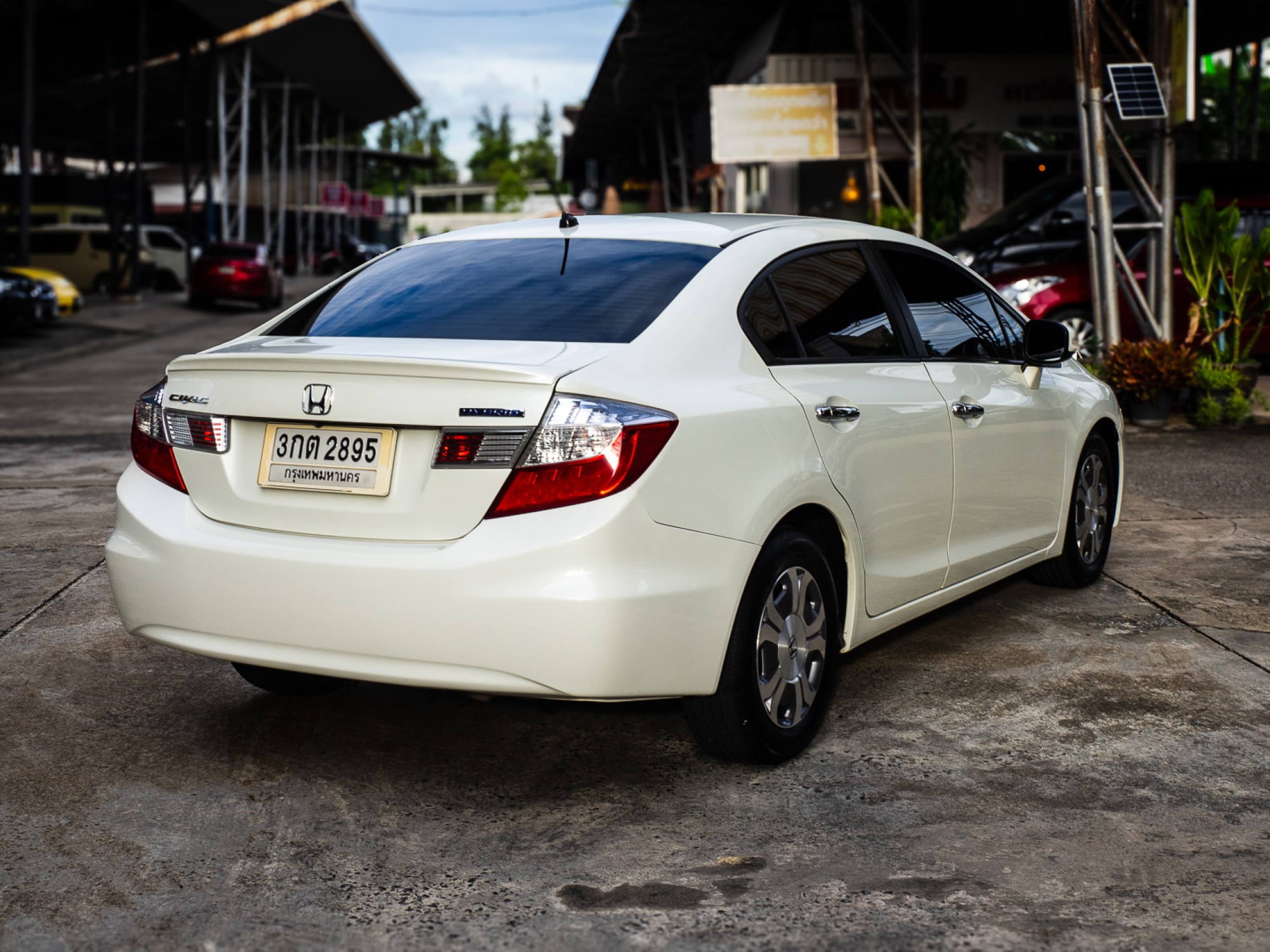 2014 Honda Civic FB สีขาว (รูปที่ 7)