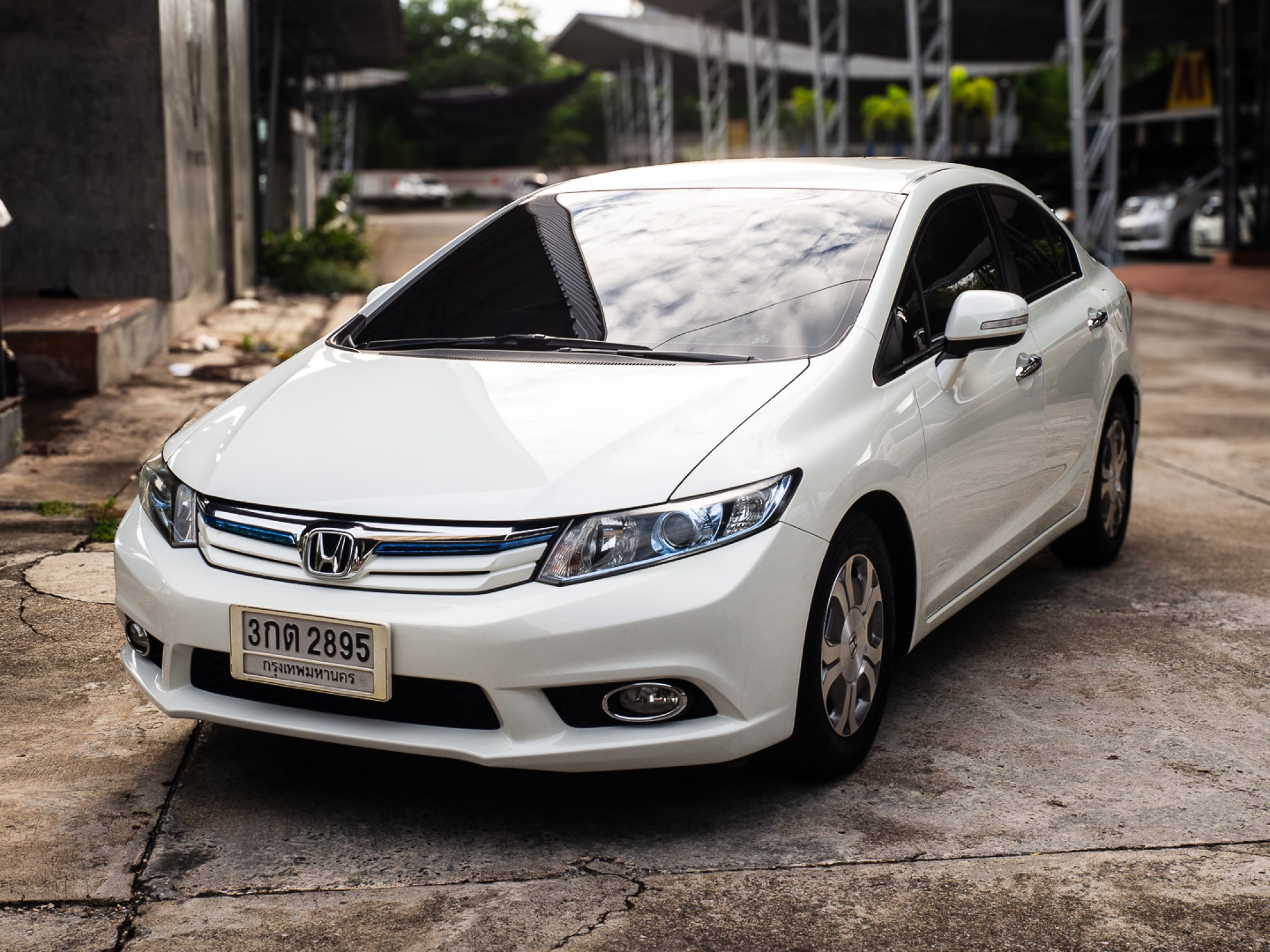 2014 Honda Civic FB สีขาว (รูปที่ 3)