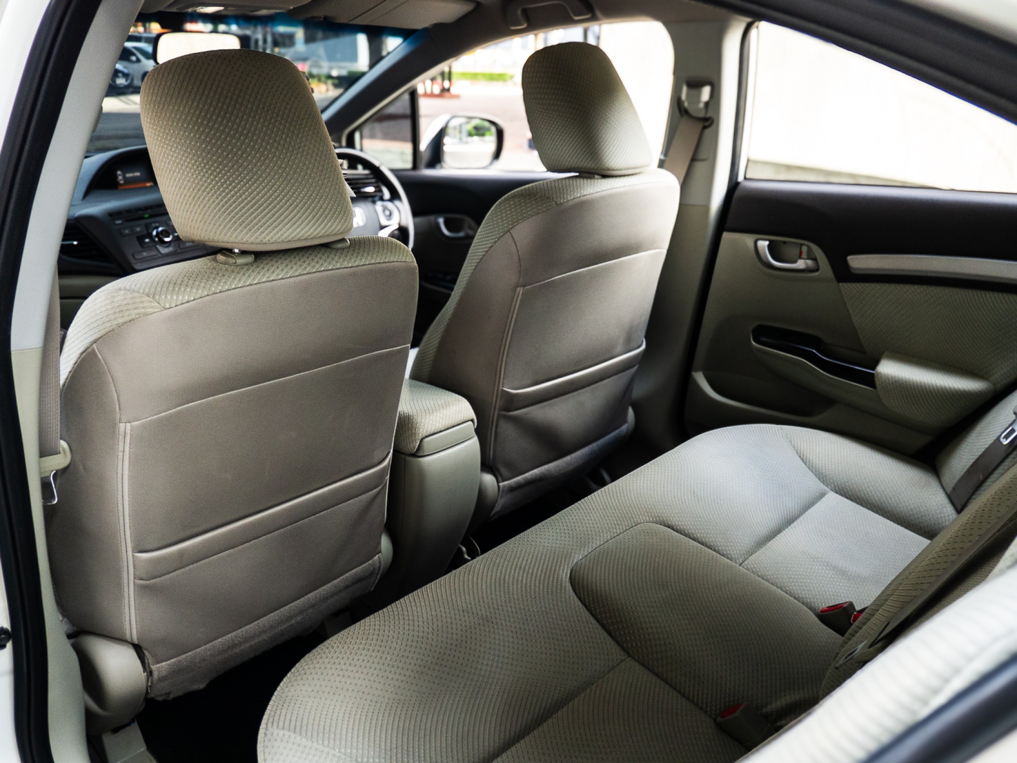 2014 Honda Civic FB สีขาว (รูปที่ 11)