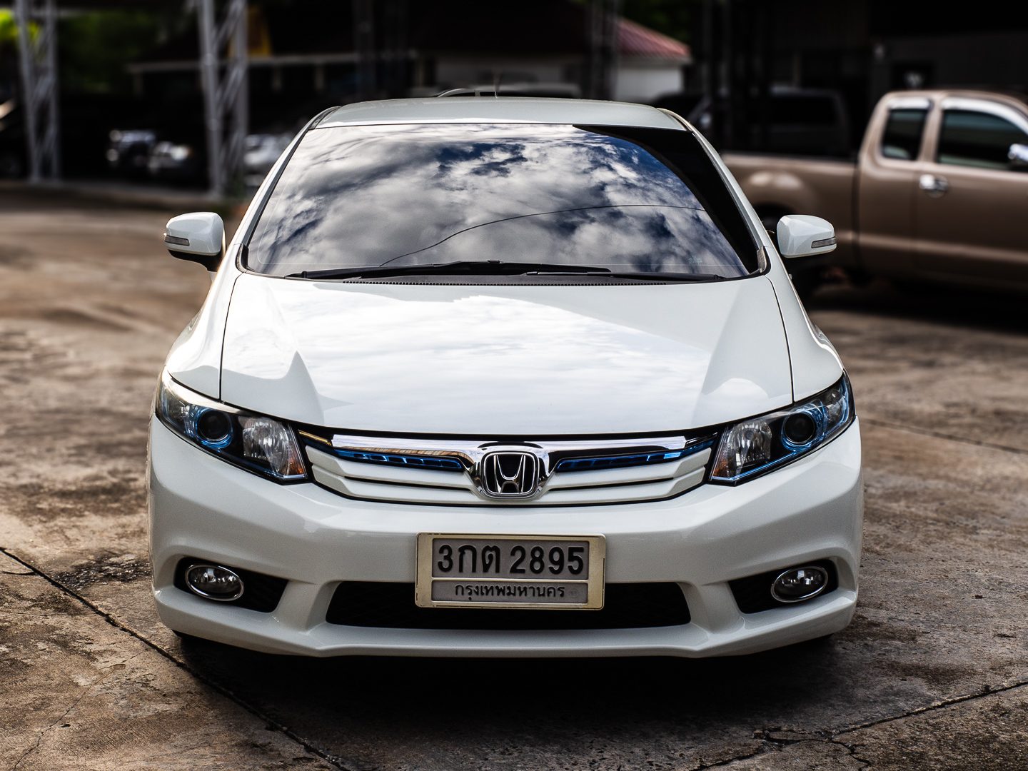 2014 Honda Civic FB สีขาว (รูปที่ 2)