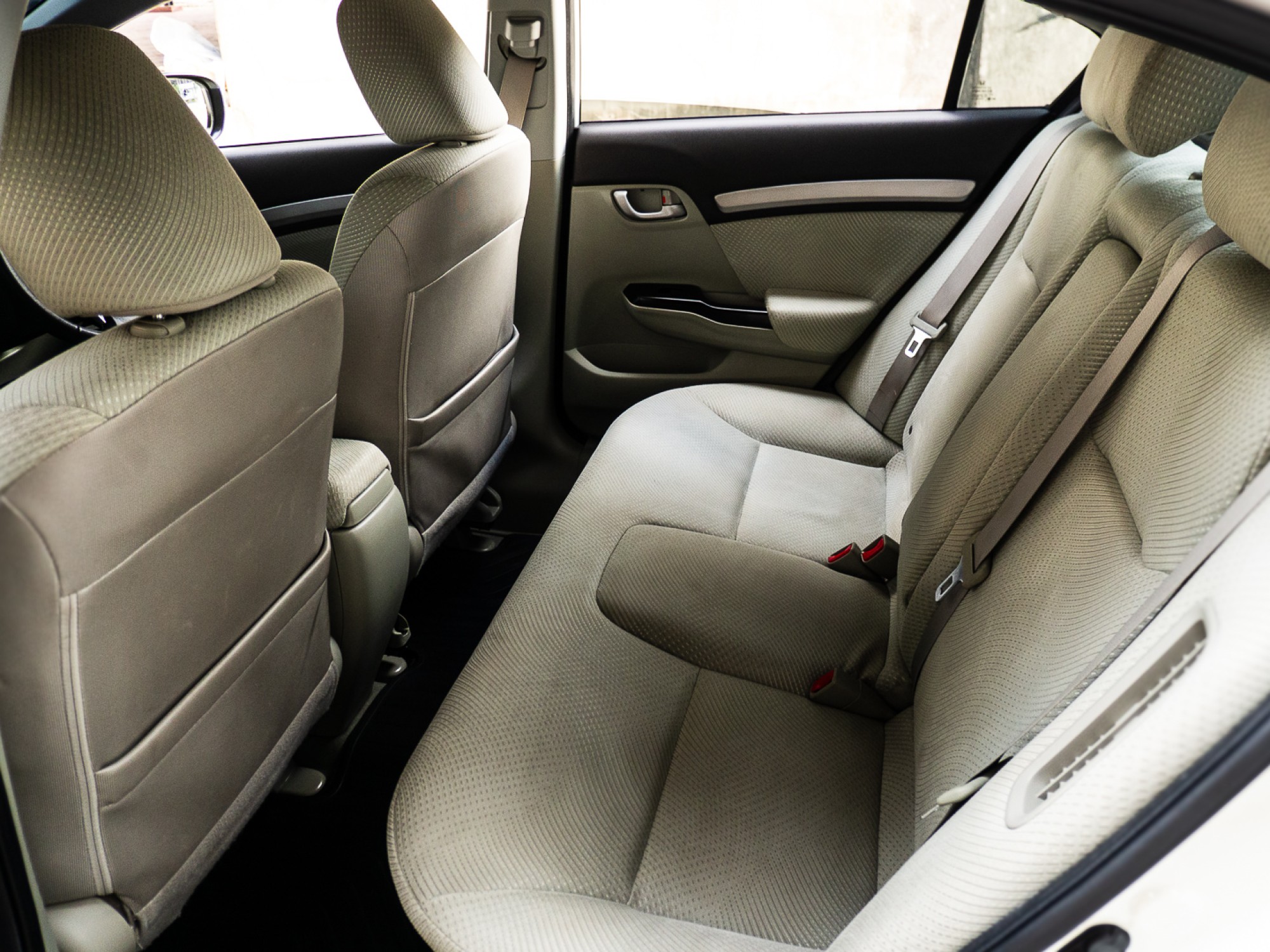 2014 Honda Civic FB สีขาว (รูปที่ 17)