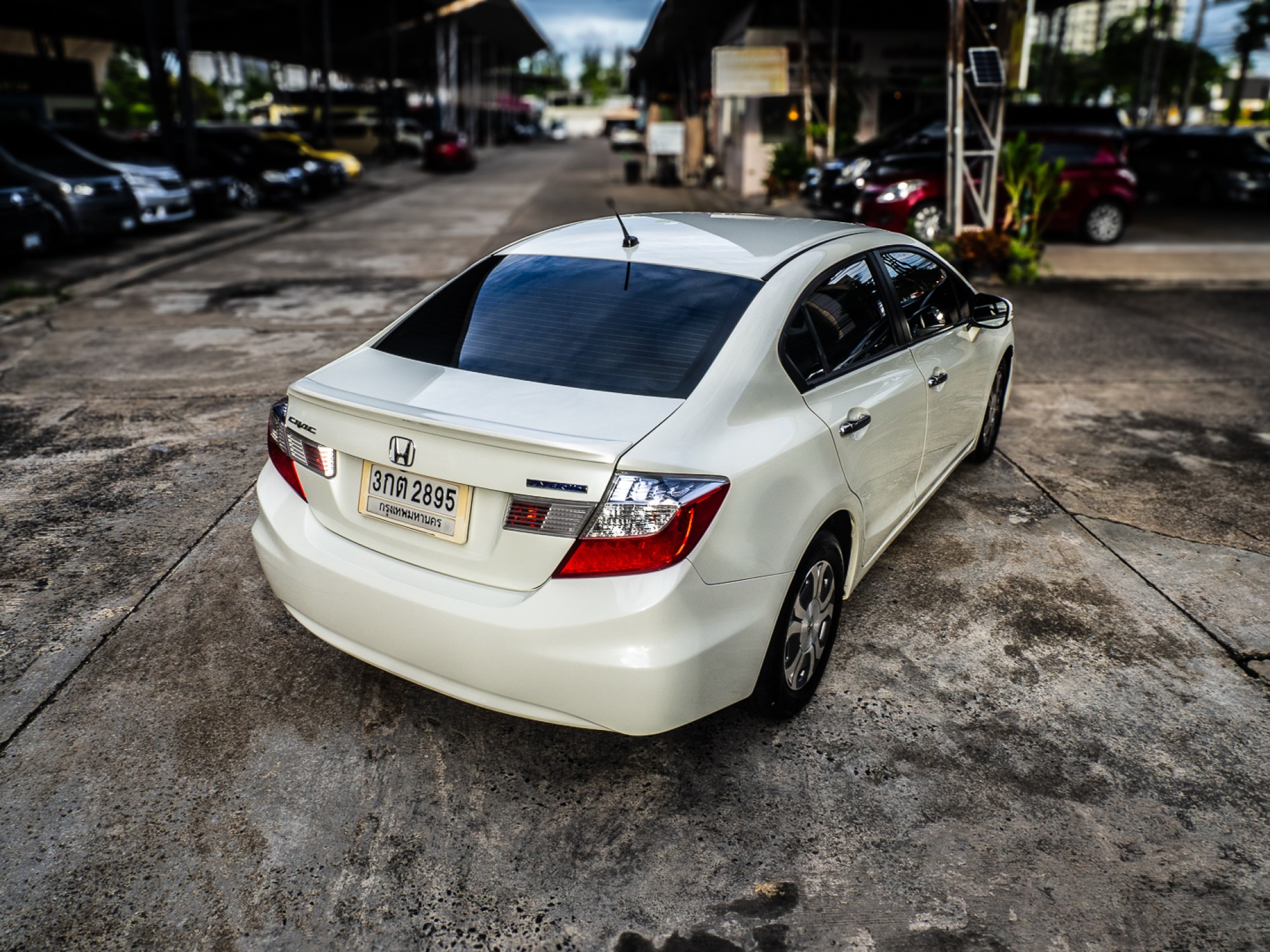 2014 Honda Civic FB สีขาว (รูปที่ 15)