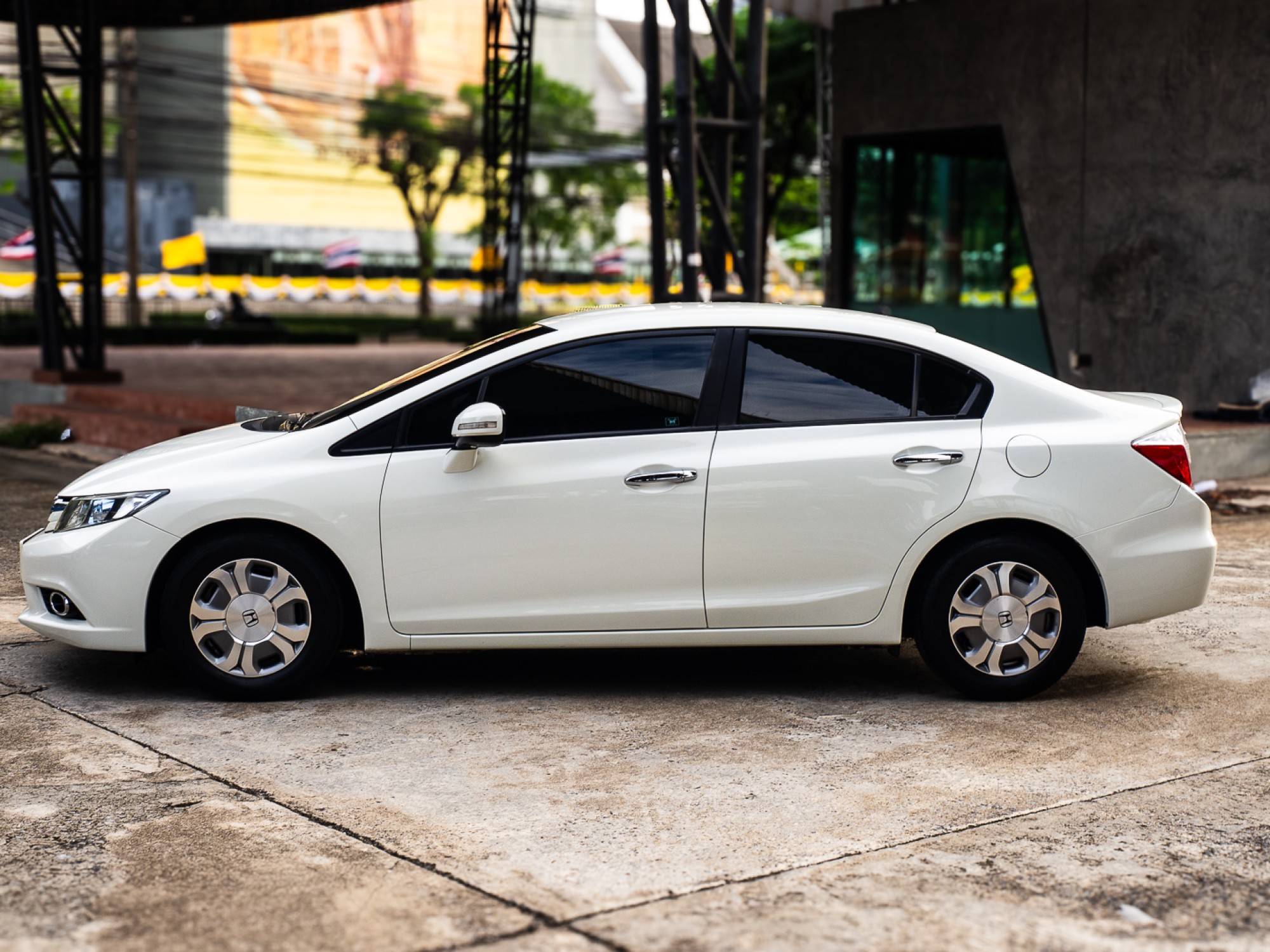 2014 Honda Civic FB สีขาว (รูปที่ 4)