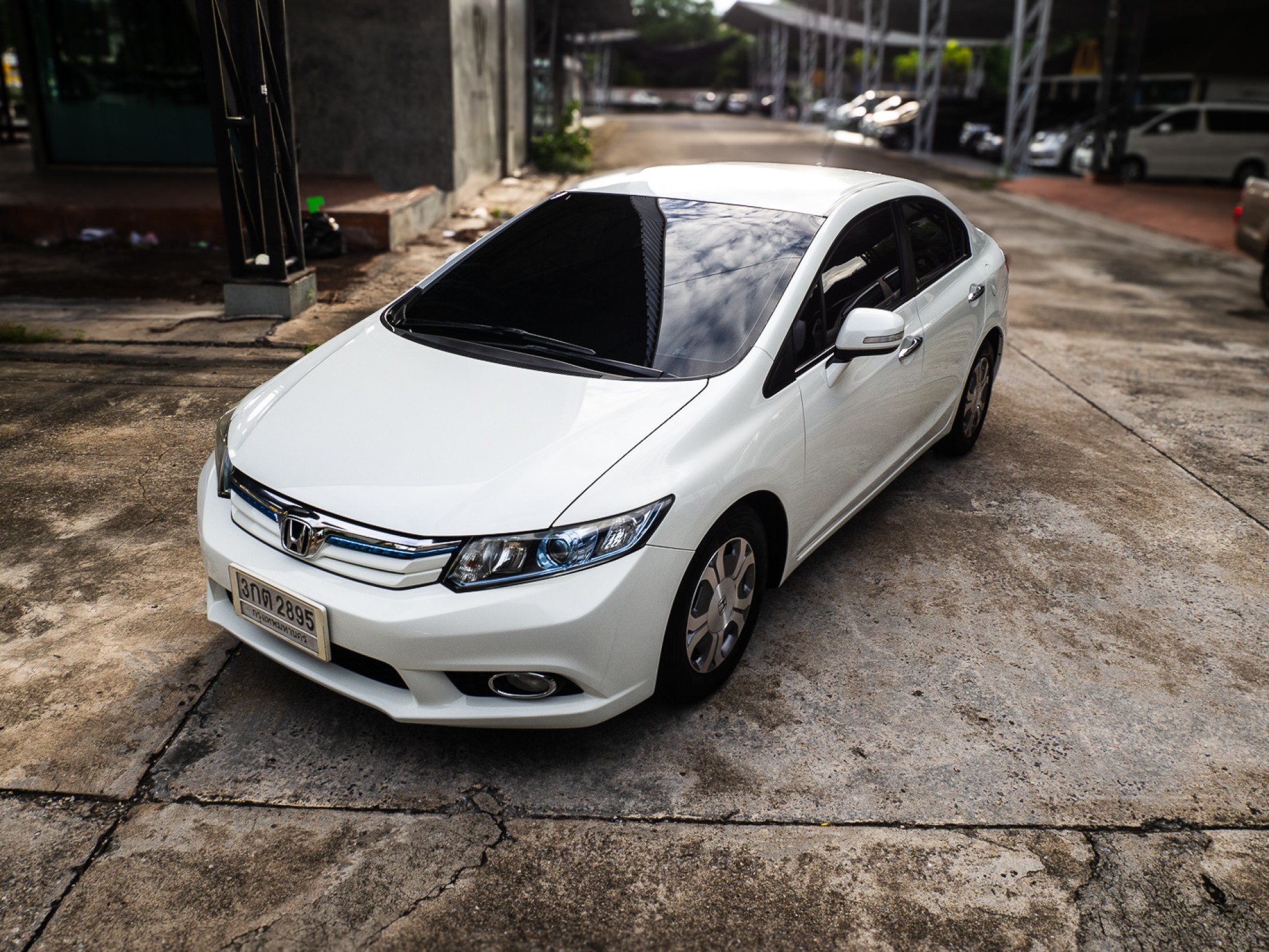 2014 Honda Civic FB สีขาว (รูปที่ 16)