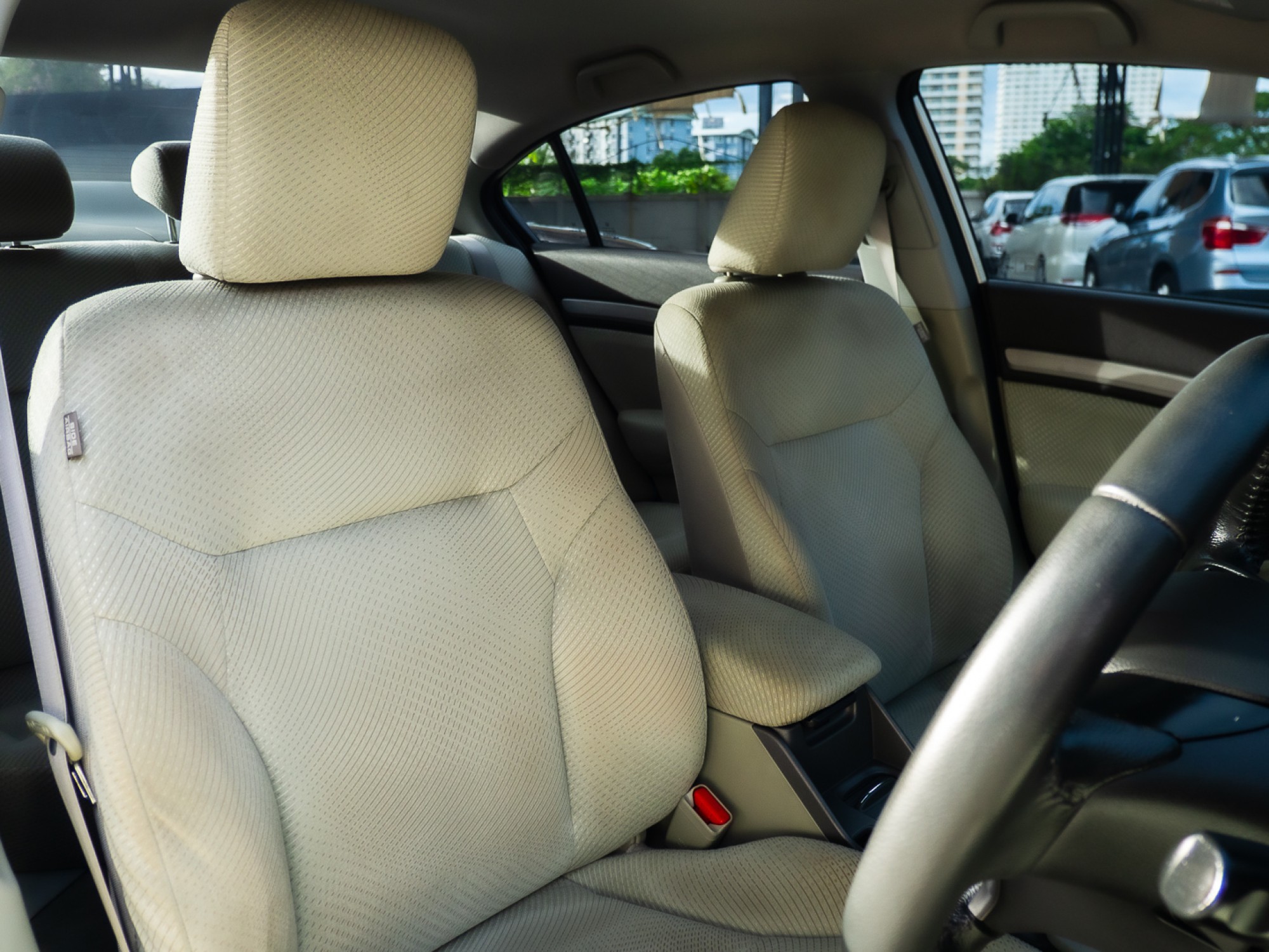 2014 Honda Civic FB สีขาว (รูปที่ 18)
