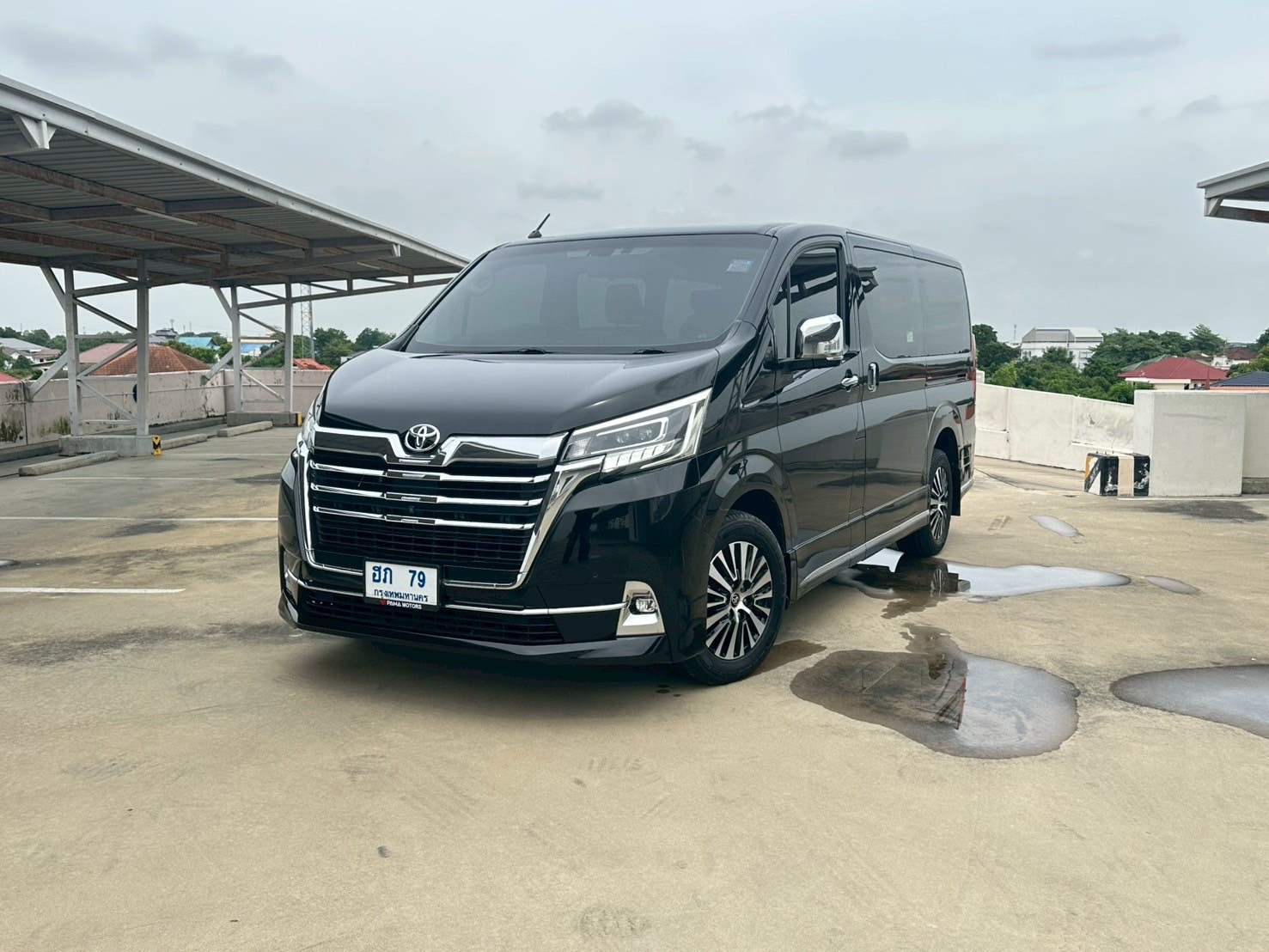 2020 Toyota Majesty สีดำ (รูปที่ 2)