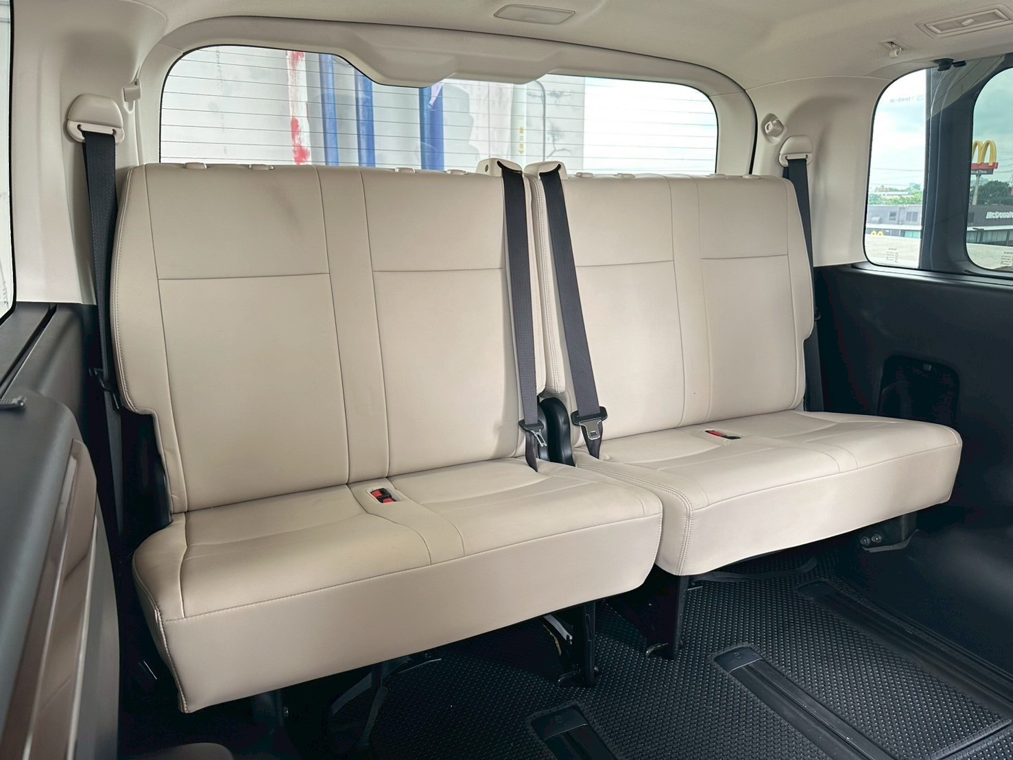 2020 Toyota Majesty สีดำ (รูปที่ 18)