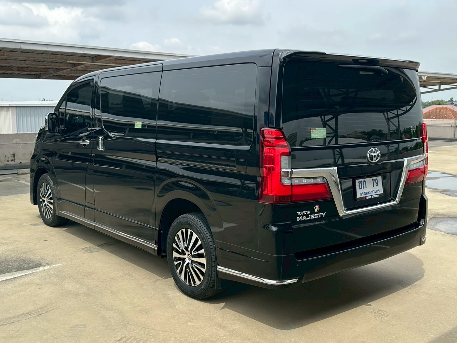 2020 Toyota Majesty สีดำ (รูปที่ 8)