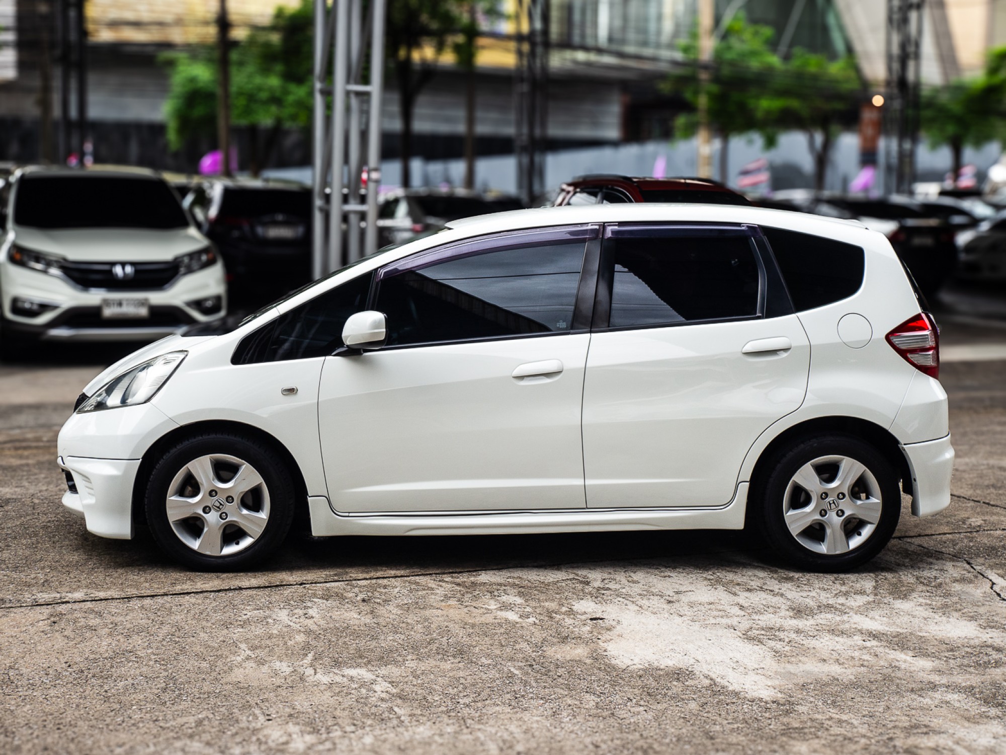 2008 Honda Jazz GE สีขาว (รูปที่ 4)