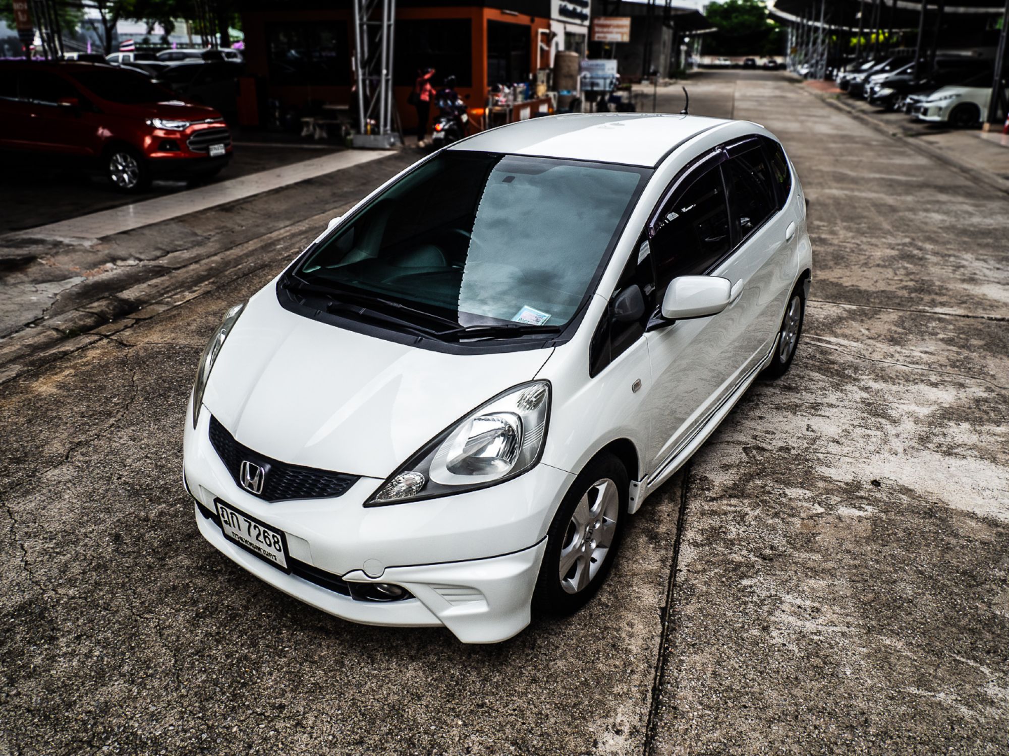 2008 Honda Jazz GE สีขาว (รูปที่ 16)